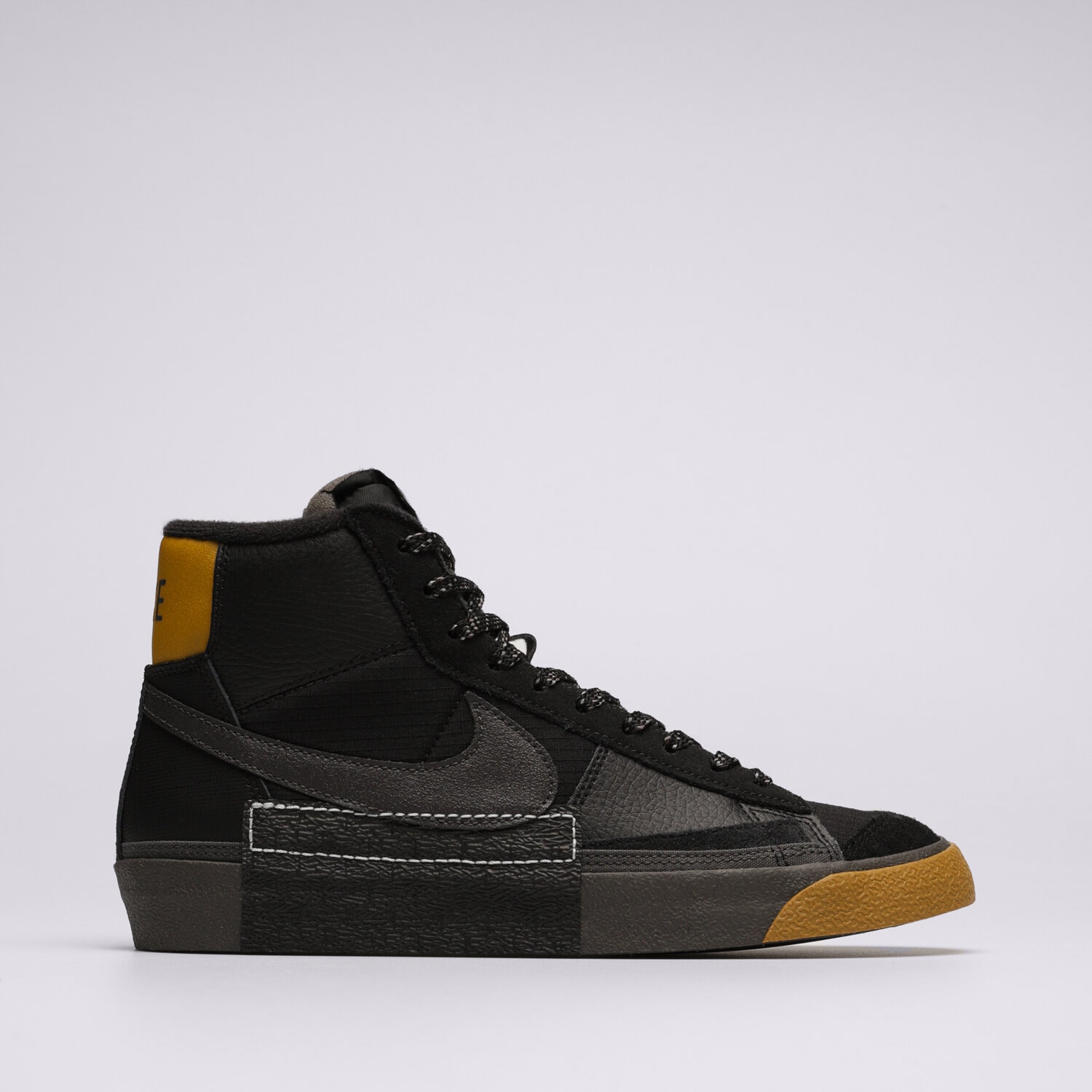 Barbați pantofi sport NIKE BLAZER MID PRO CLUB FB8891-001 Negru