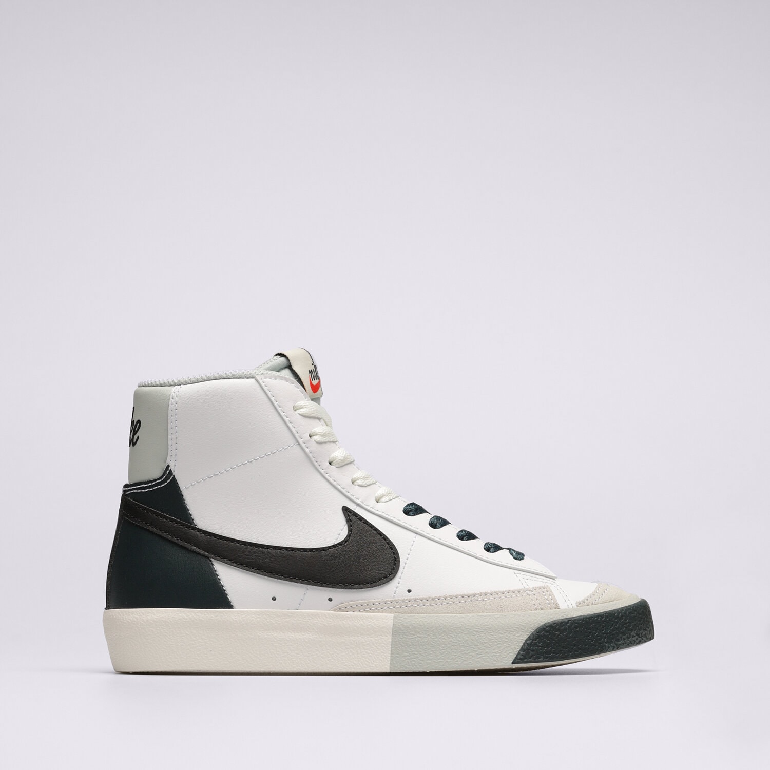 Copii pantofi sport NIKE BLAZER MID '77 SE FN6937-101 Alb