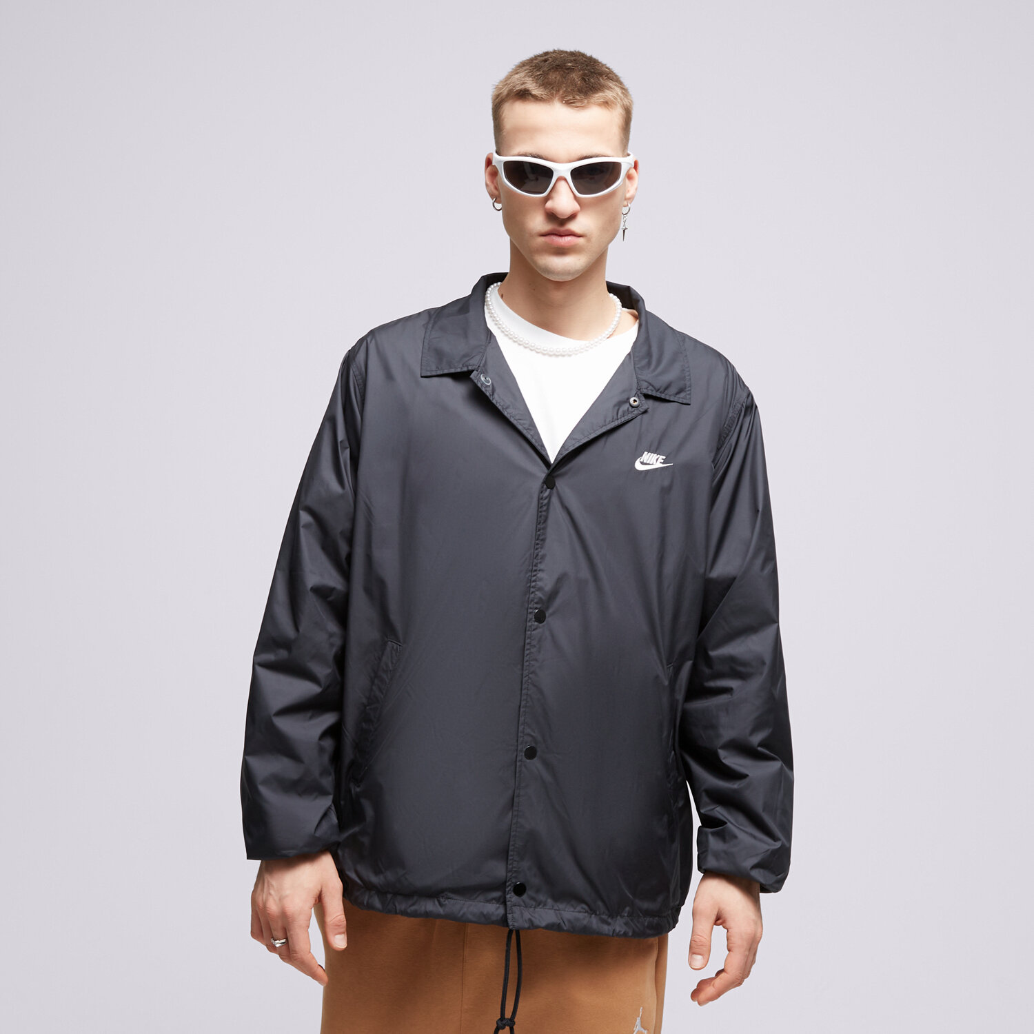 Bărbați jachetă NIKE JACHETĂ M NK CLUB COACHES JKT FN3316-010 Negru