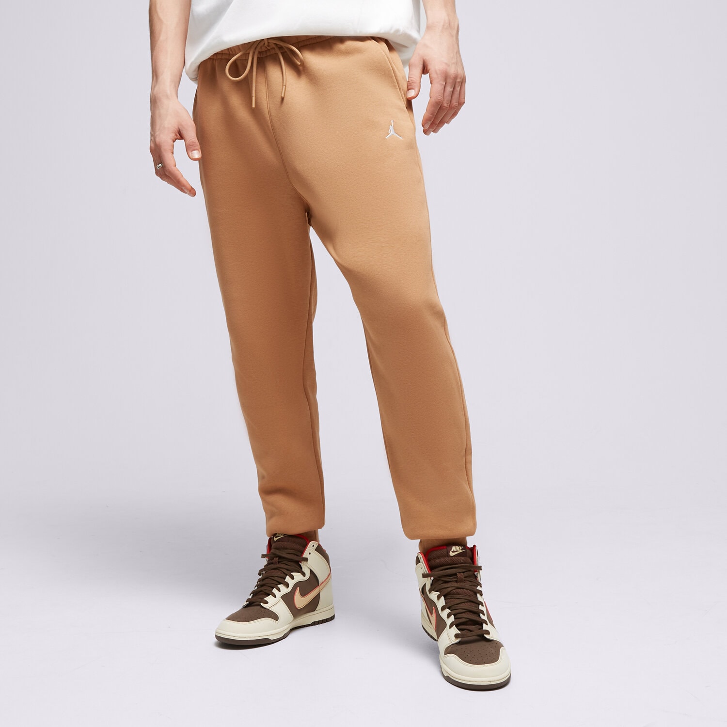 Bărbați pantaloni JORDAN PANTALONI  M J ESS FLC PANT FJ7779-231 Maro