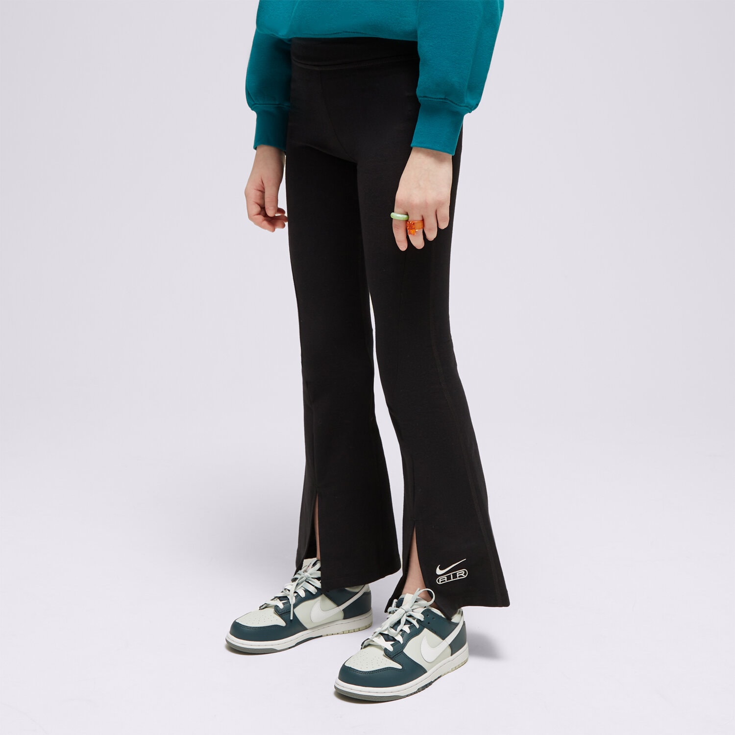 Pantaloni pentru copii NIKE PANTALONI  G NSW AIR HR TGHT FLARE GIRL FN8623-010 Negru