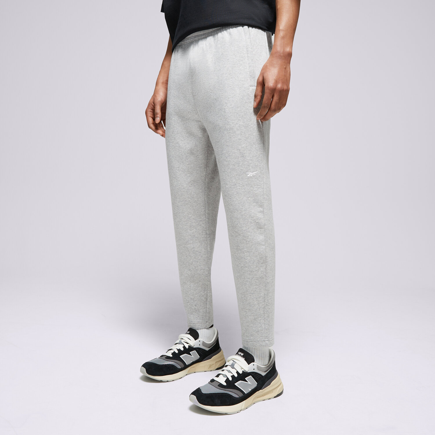 Bărbați pantaloni REEBOK ACTIV COLL DREAMBLEND PANT 100075606 Gri