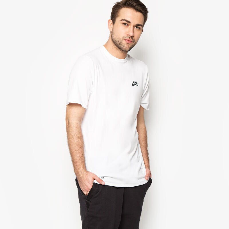 Bărbați tricou NIKE TRICOU SB SKYLINE DFC GRAPHIC SS CREW 745252100 Alb