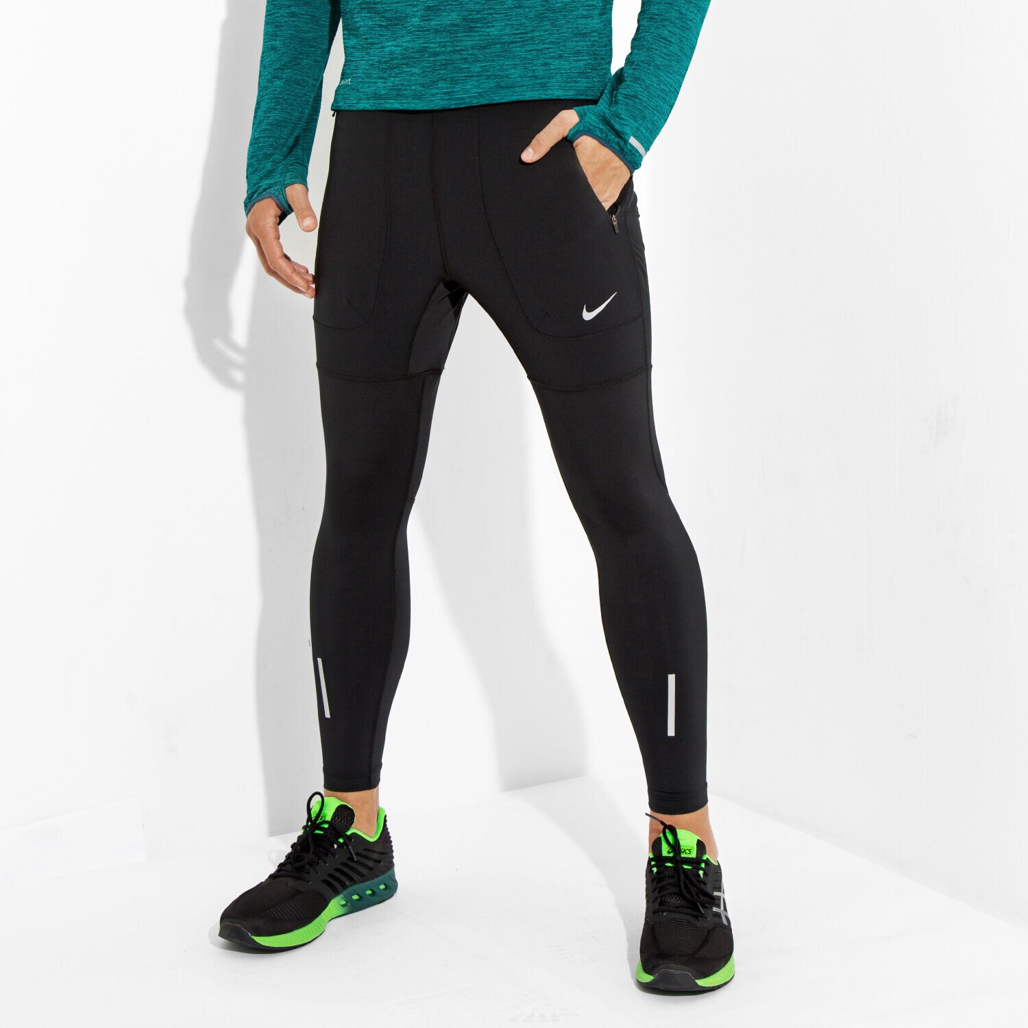Bărbați pantaloni NIKE COLANȚI UTILITY TIGHT 717776010 Negru