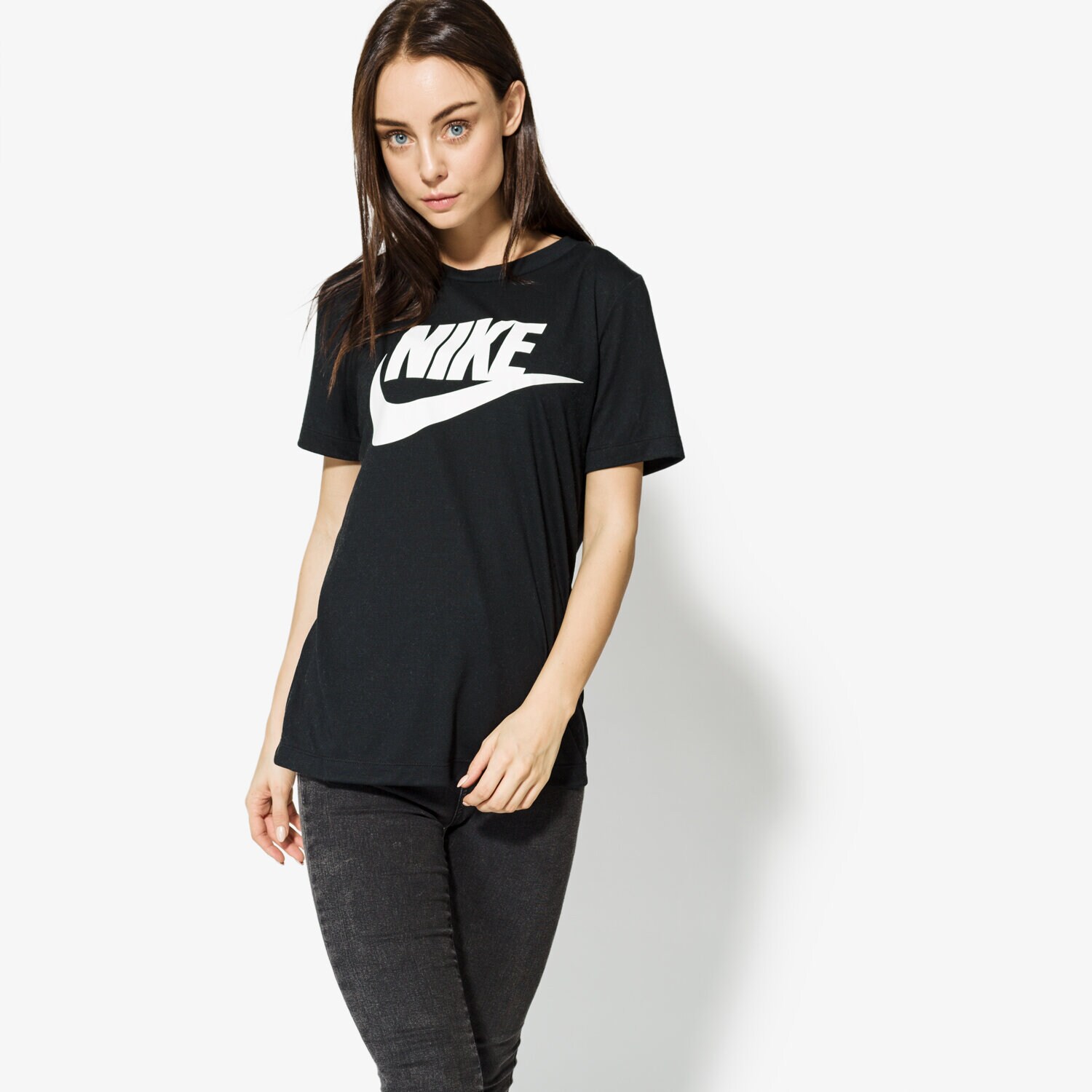Femei tricou NIKE TRICOU SS W NSW ESSNTL TEE HBR 829747-010 Negru