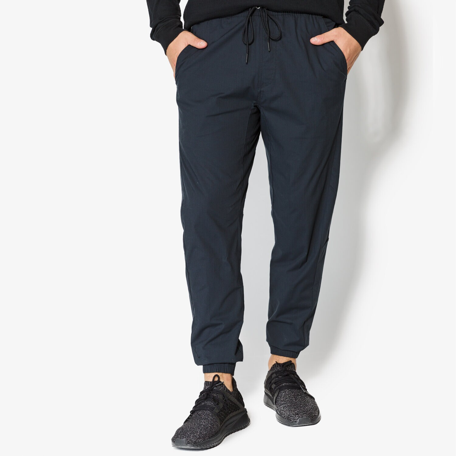 Bărbați pantaloni NIKE PANTALONI CITY WOVEN PANT. 834563010 Negru