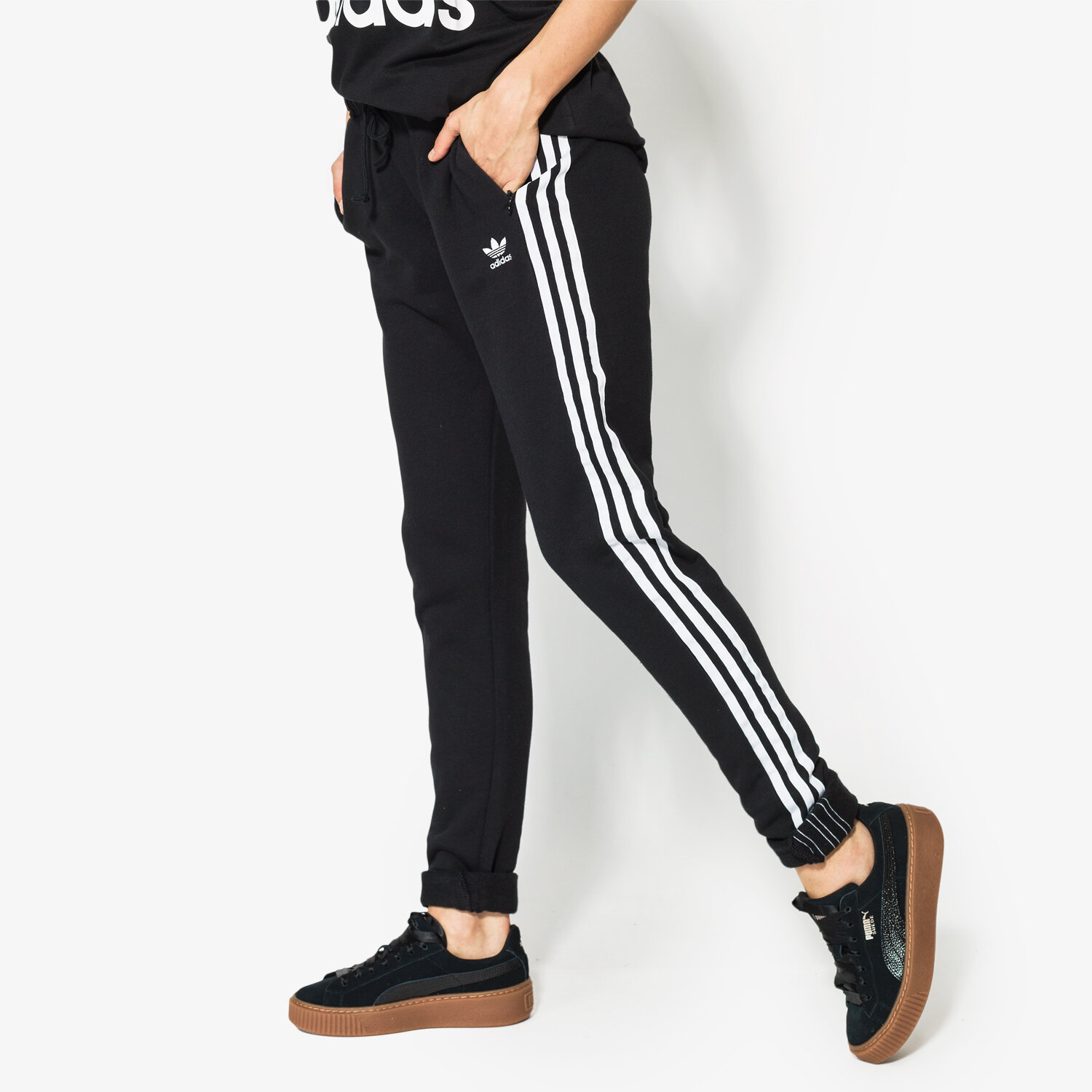 Femei pantaloni ADIDAS PANTALONI  REGULAR TP CUF CE5607 Negru