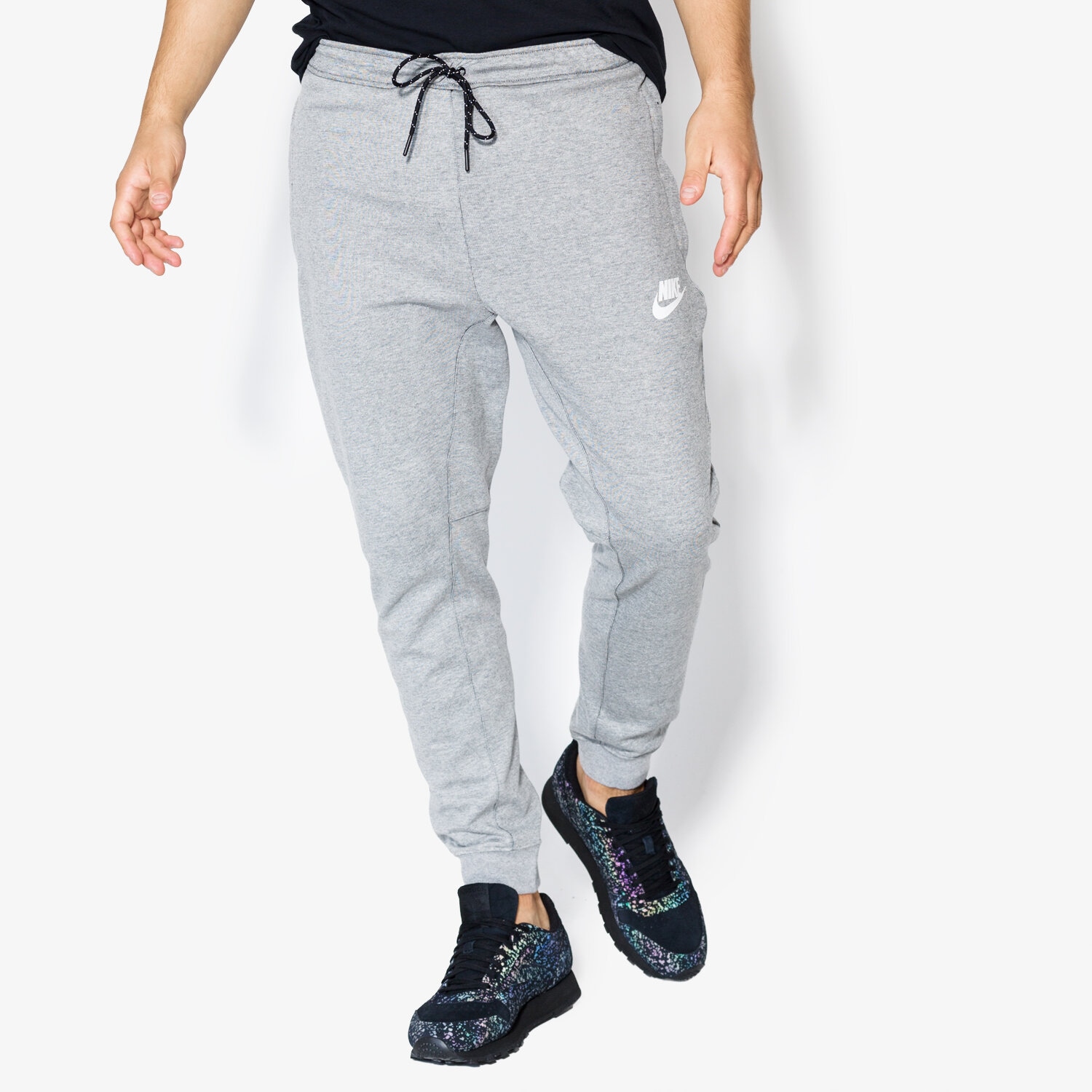 Bărbați pantaloni NIKE PANTALONI  AV15 JGGR FLC 861746063 Gri