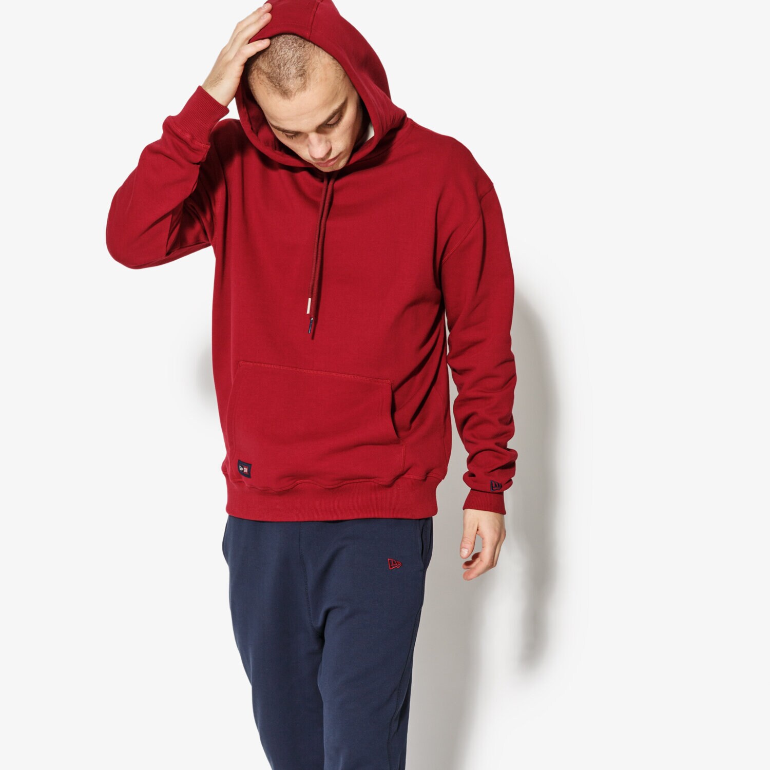 Bărbați bluză NEW ERA BLUZĂ WORLD HOOD OVERSIZED HOODY NEW ERA CARDINAL 11517689 Bordo