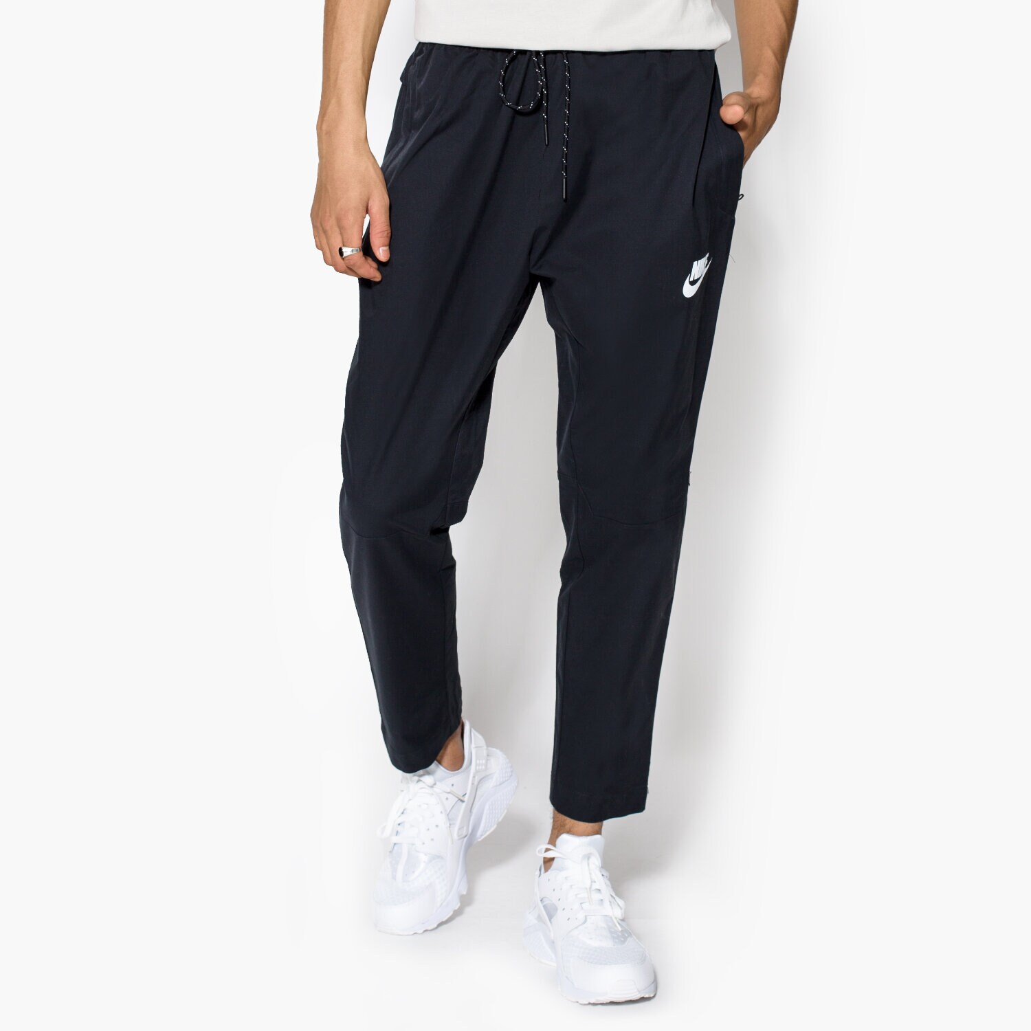 Bărbați pantaloni NIKE PANTALONI  AV15 PANT WVN 861760010 Negru