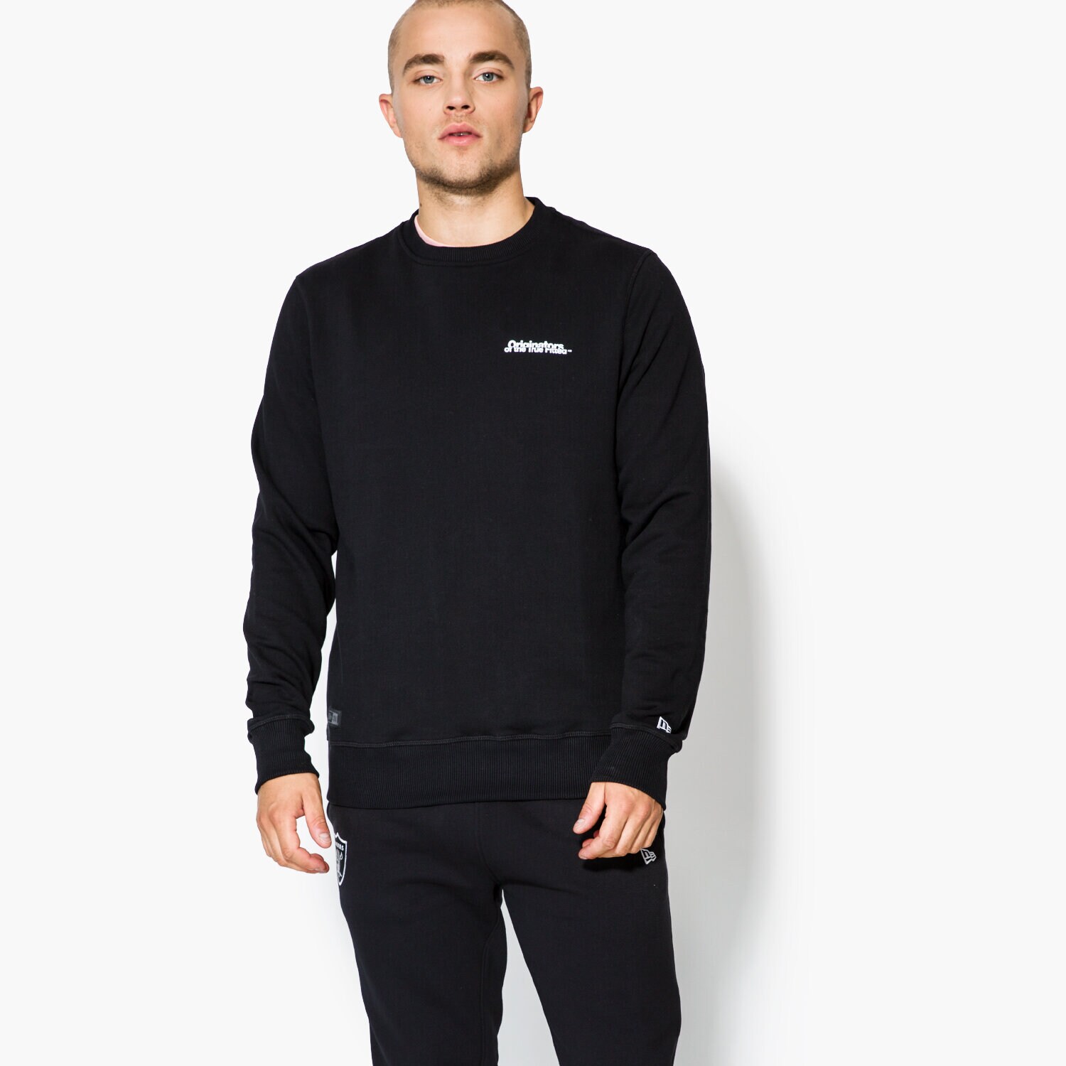 Bărbați bluză NEW ERA BLUZĂ ORIGINATORS CREW NECK NE BLK 11459494 Negru