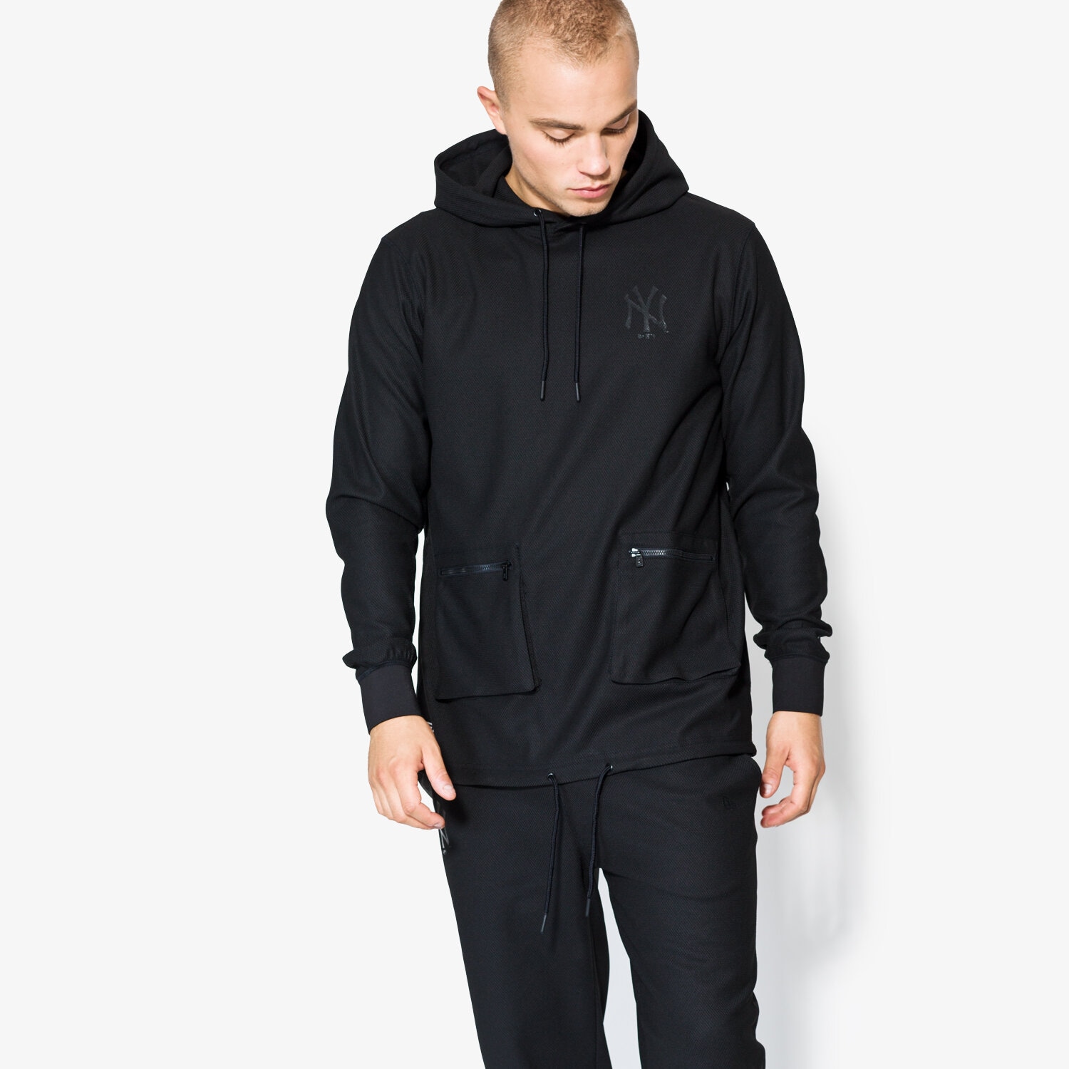 Bărbați bluză NEW ERA BLUZĂ STEALTH PO NY YANKEES BLK 11459467 Negru