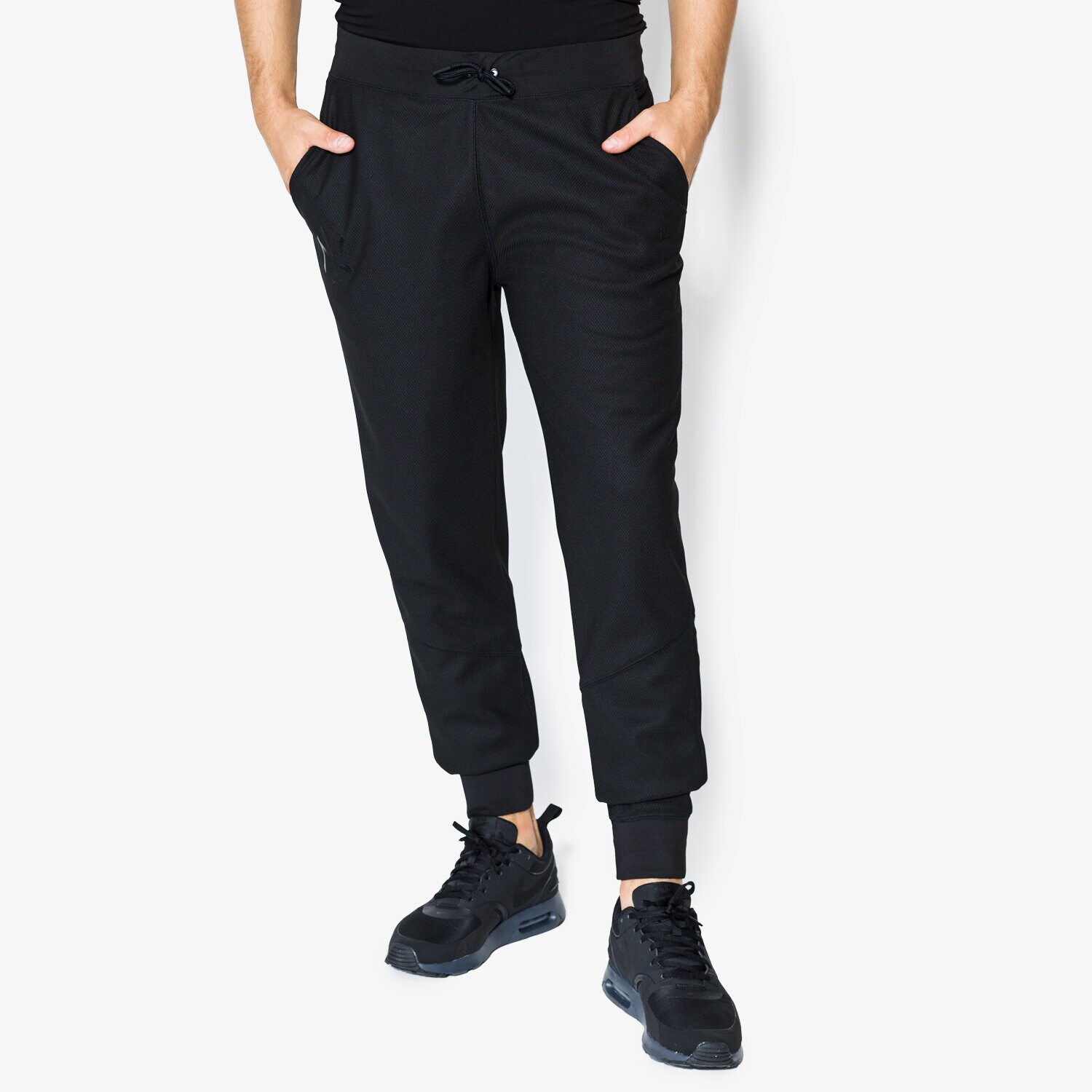 Bărbați pantaloni NEW ERA PANTALONI  STEATH NY YANKEES BLK 11459472 Negru