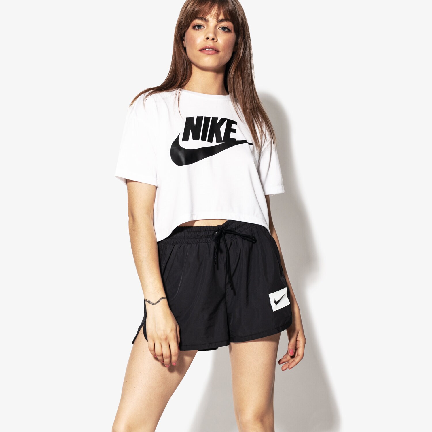 Femei tricou NIKE TRICOU SS W NSW ESSNTL TOP CROP SS AA3144-100 Alb