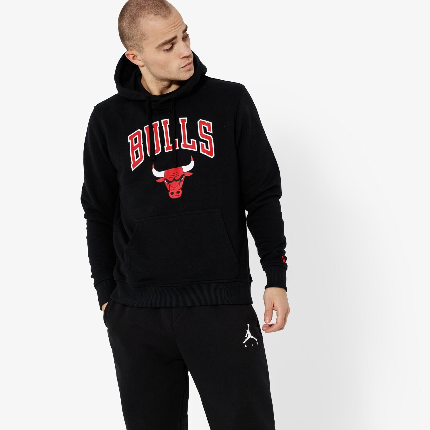 Bărbați bluză NEW ERA BLUZĂ NBA TOP 6 BULLS CHICAGO BULLS BLK 11530761 Negru