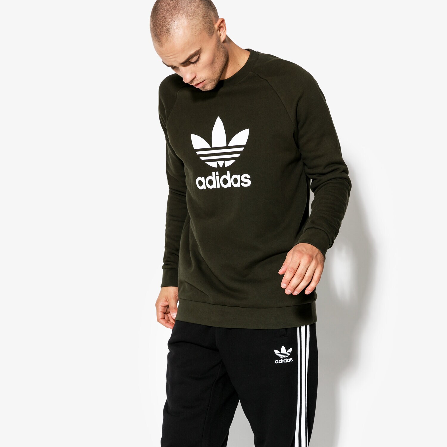 Bărbați bluză ADIDAS BLUZĂ TREFOIL CREW ADICOLOR DM7834 Kaki