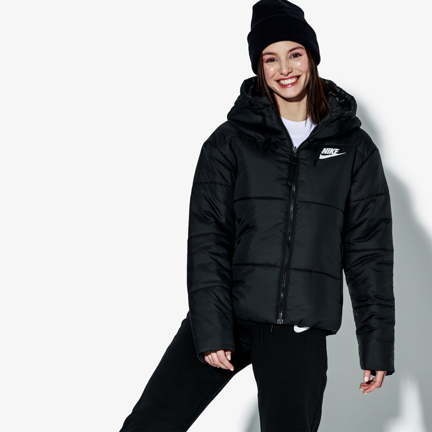 Femei geacă de iarnă NIKE JACHETĂ W NSW SYN FILL JKT 939360-010 Negru
