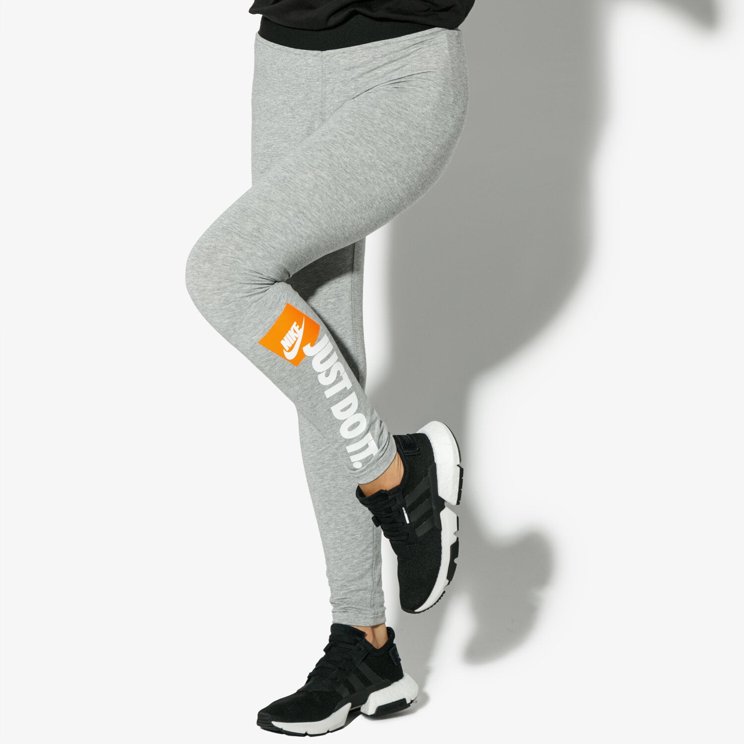 Femei pantaloni NIKE COLANȚI W NSW LGGNG HW JDI AQ0245-063 Gri