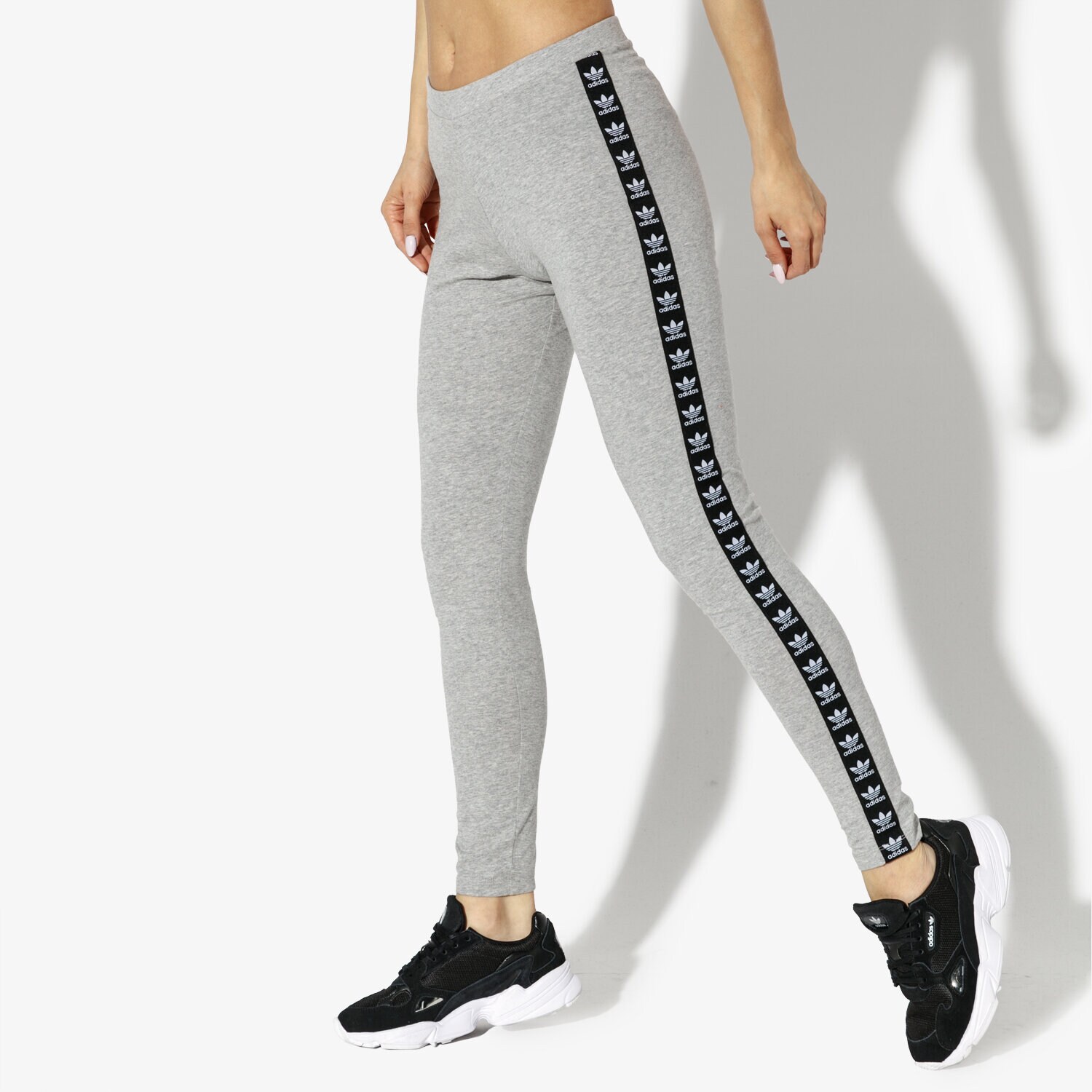 Femei pantaloni ADIDAS COLANȚI TRF DN8407 Gri