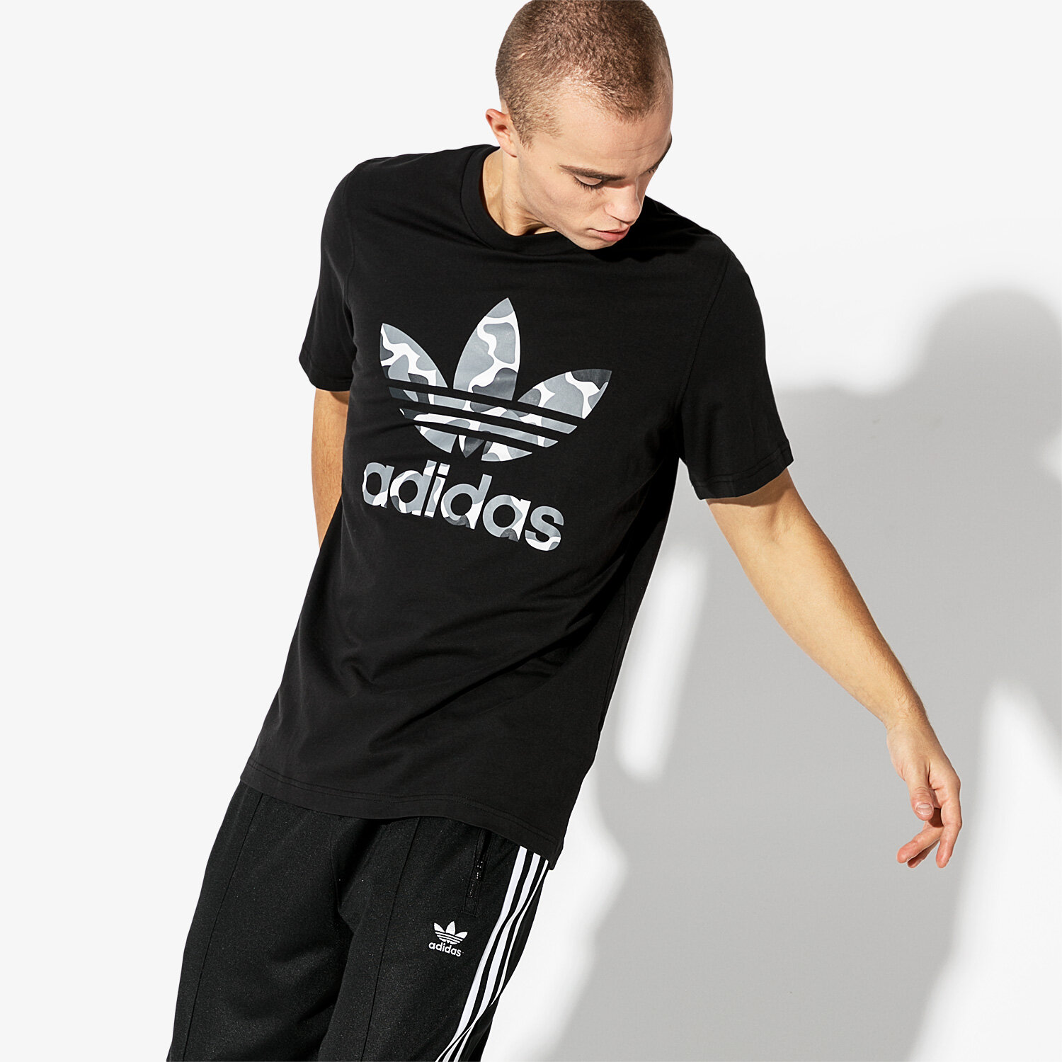 Bărbați tricou ADIDAS TRICOU SS CAMO TREF DH4779 Negru