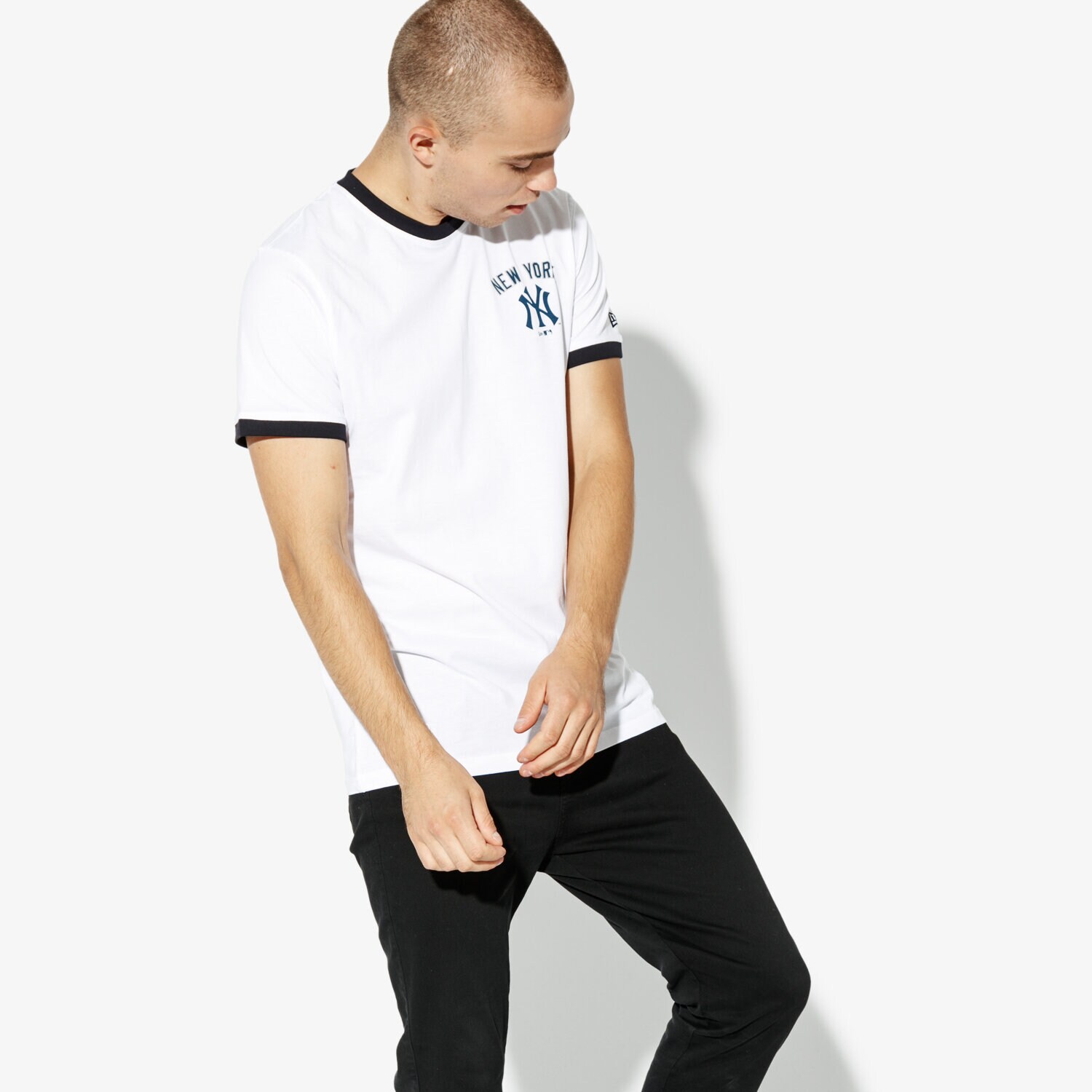 Bărbați tricou NEW ERA TRICOU SS POST LOGO TEE NEYYAN WHI NEW YORK YANKEES 11604051 Alb