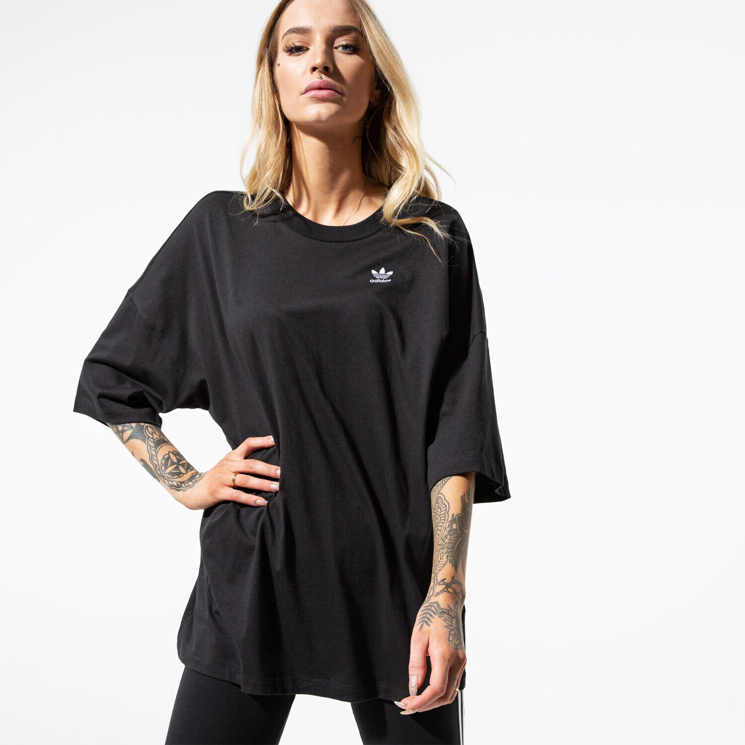 Femei tricou ADIDAS TRICOU SS RELAXED TEE BLK DW3892 Negru