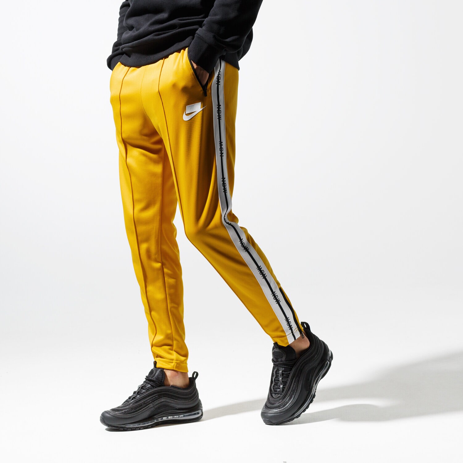 Bărbați pantaloni NIKE PANTALONI  M NSW NSP TRK PANT AR1613-752 Galben