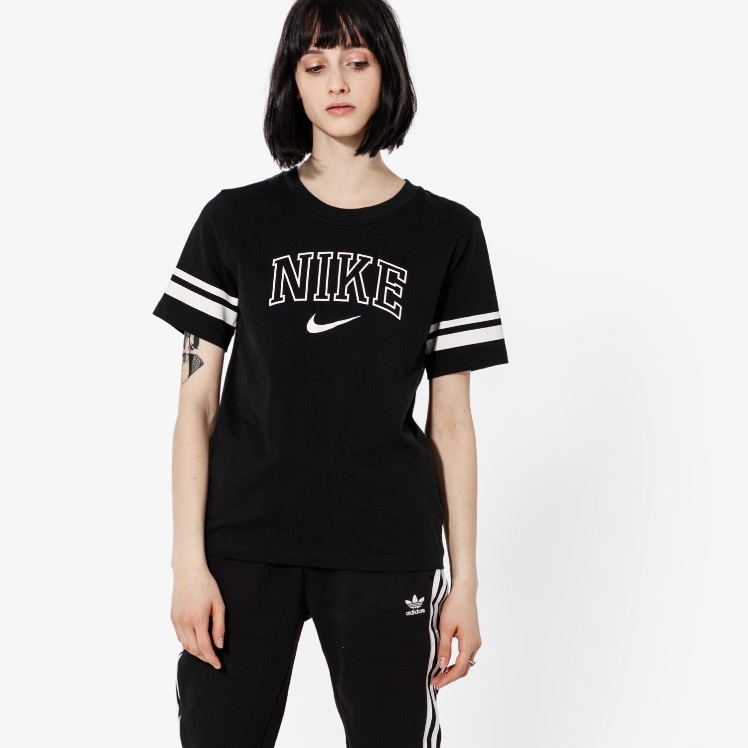 Femei tricou NIKE TRICOU SS W NSW SS VRSTY AR3769-010 Negru