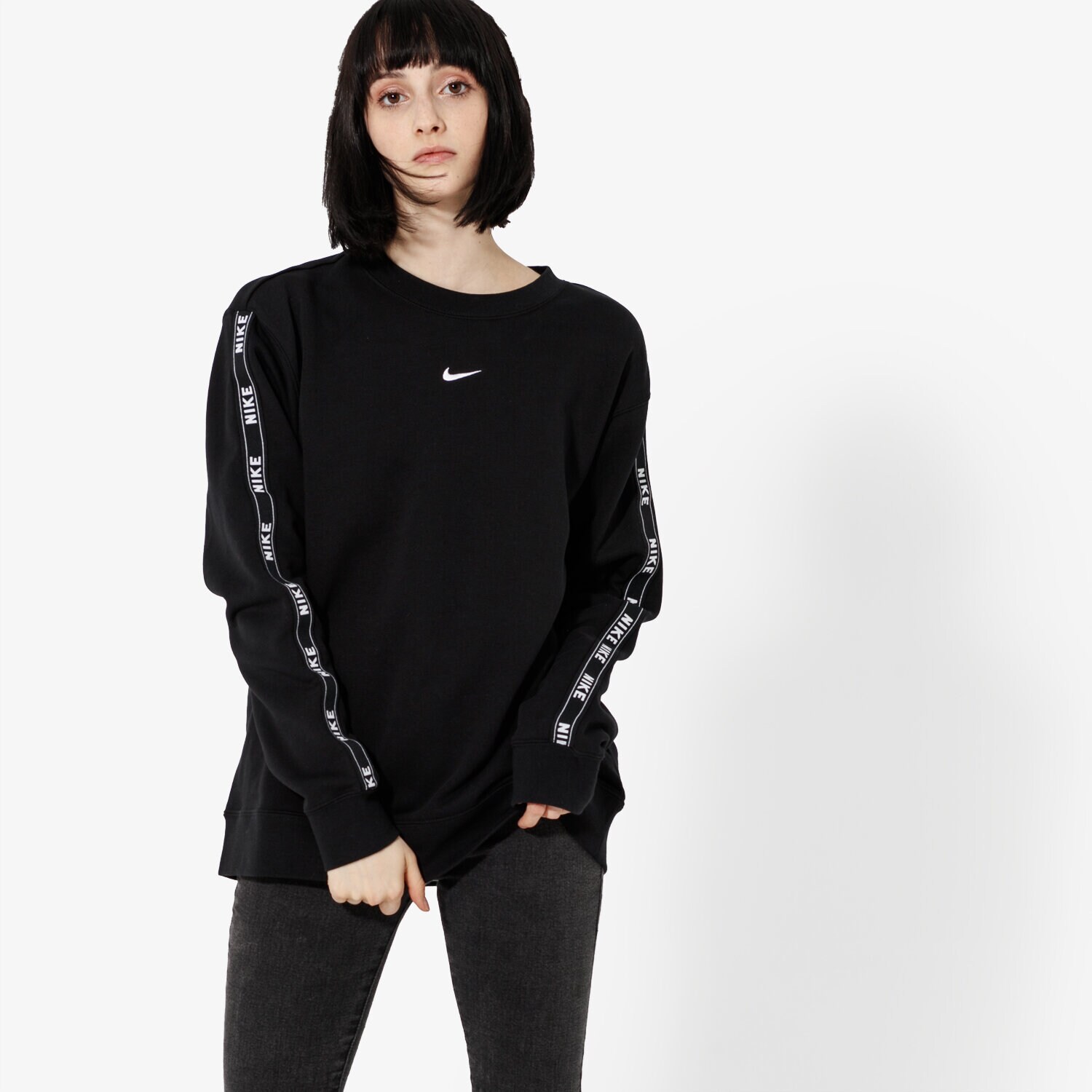 Femei bluză NIKE BLUZĂ W NSW CREW LOGO TAPE  SPORTSWEAR AR3054-011 Negru