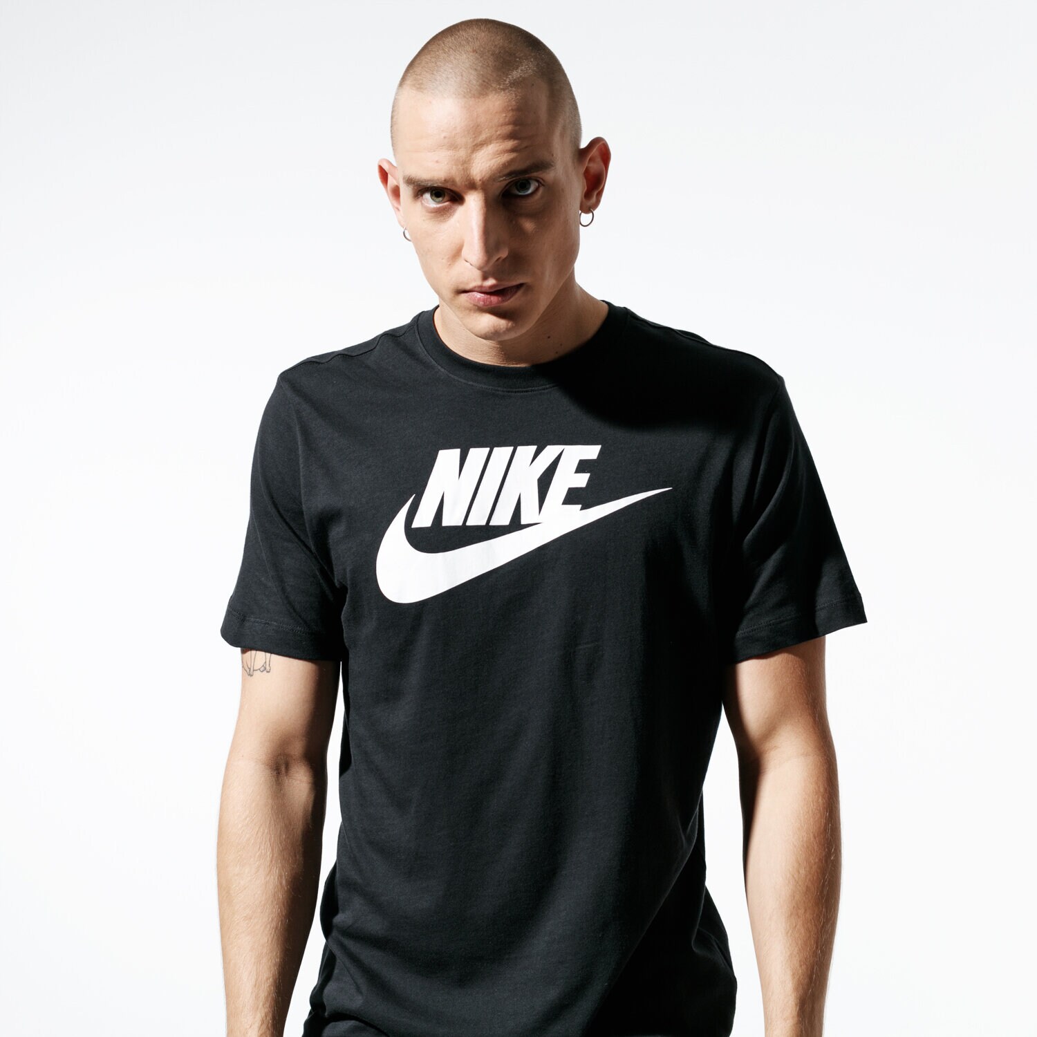 Bărbați tricou NIKE TRICOU SS M NSW TEE ICON FUTURA AR5004-010 Negru