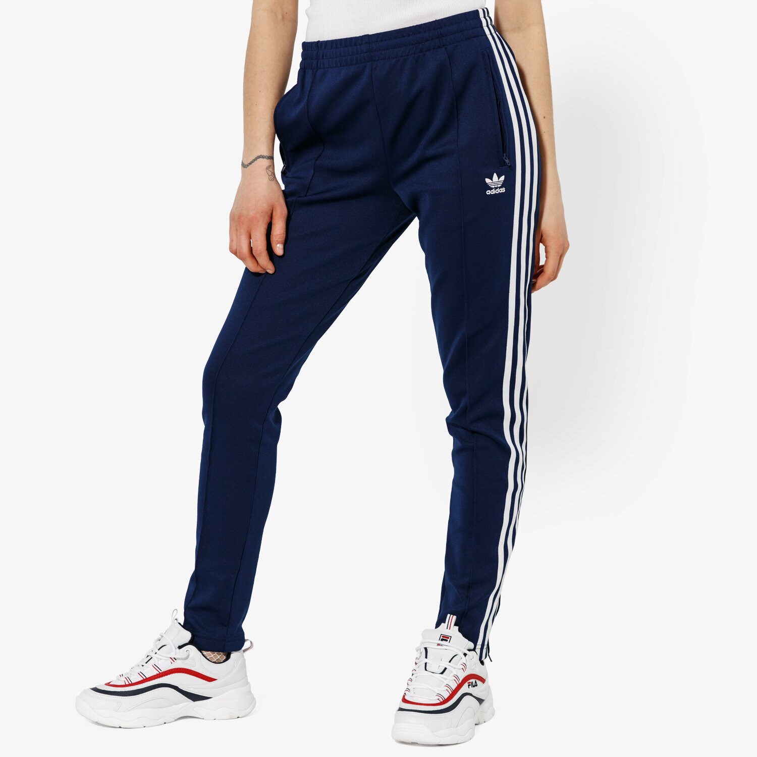 Femei pantaloni ADIDAS PANTALONI  SST TP ADICOLOR DV2639 Bleumarin