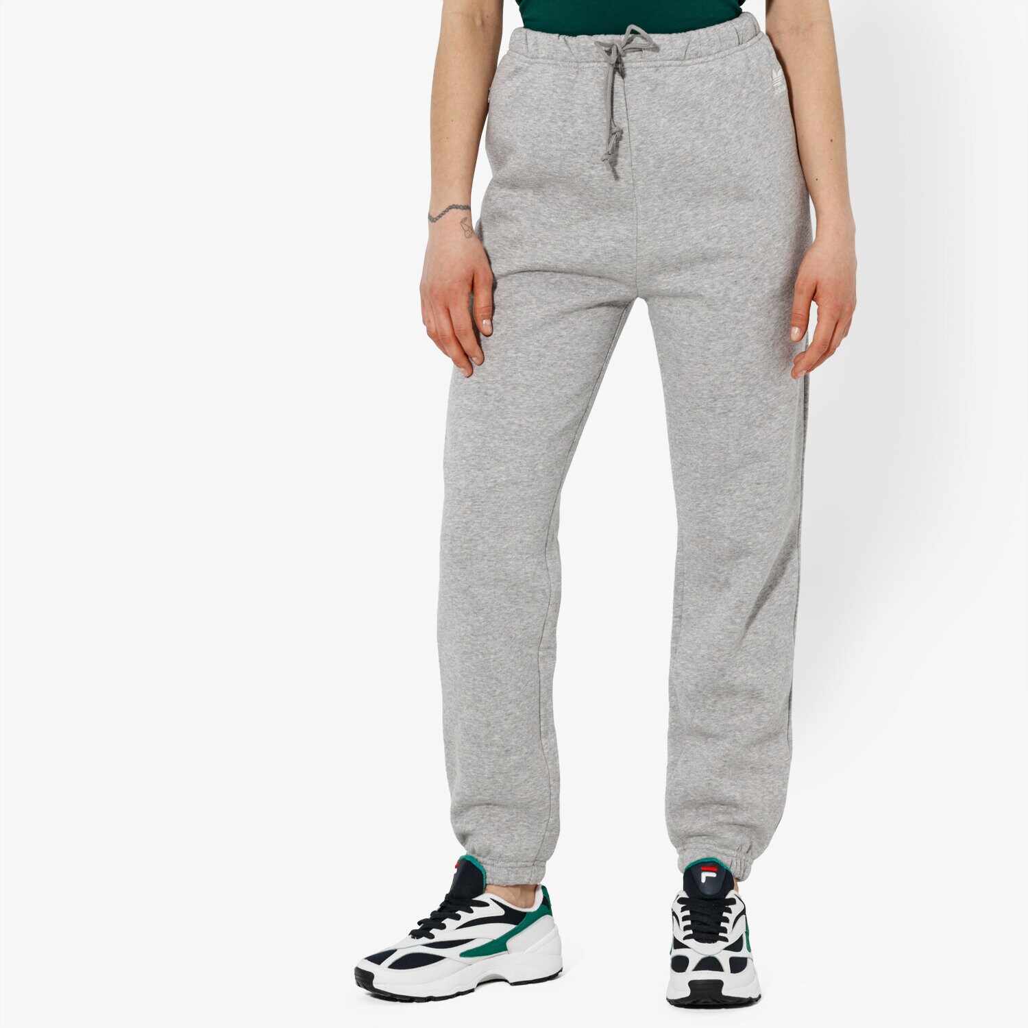 Femei pantaloni ADIDAS PANTALONI SC PANT ADICOLOR DW3895 Gri