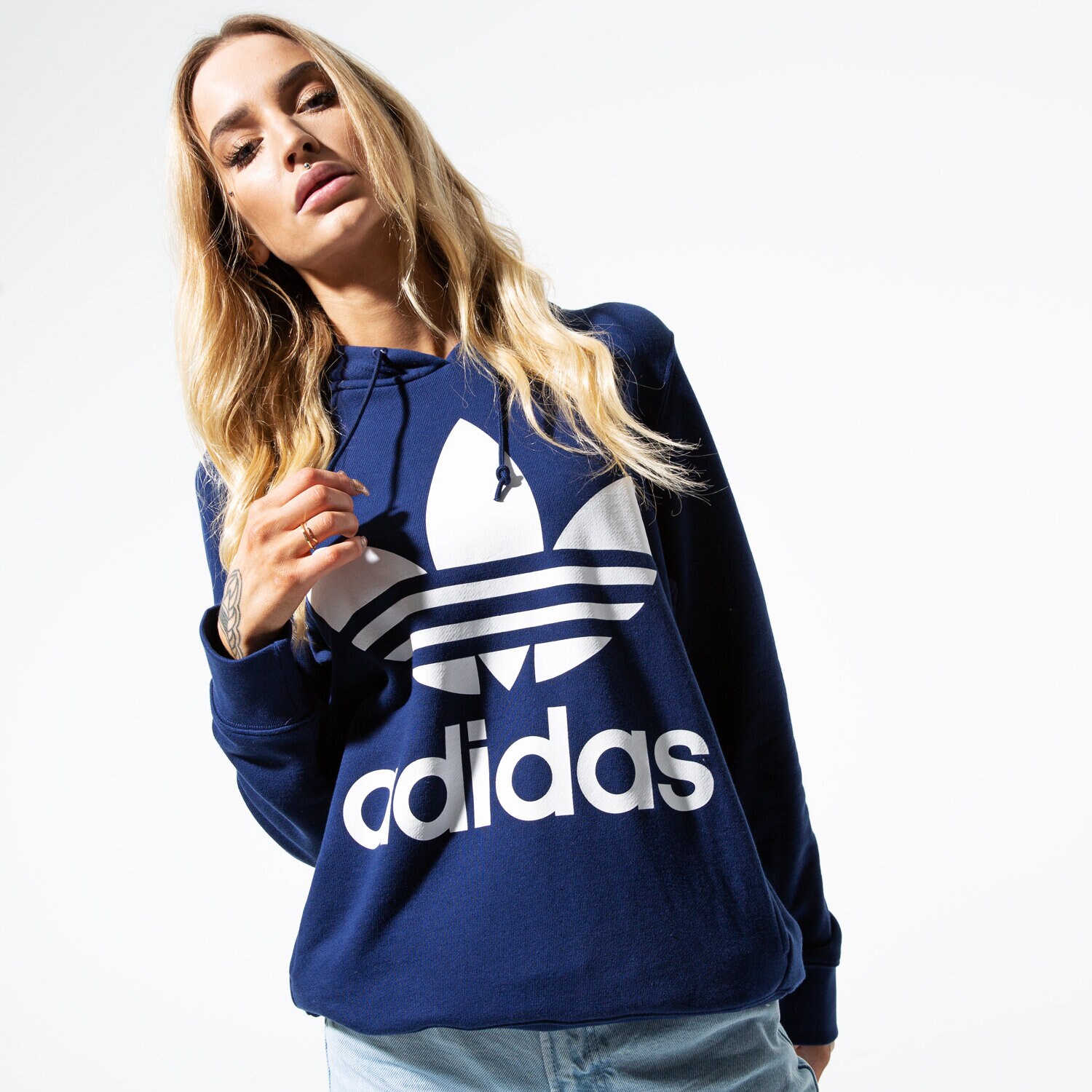 Femei bluză ADIDAS BLUZĂ TREFOIL HOODIE ADICOLOR DV2568 Bleumarin