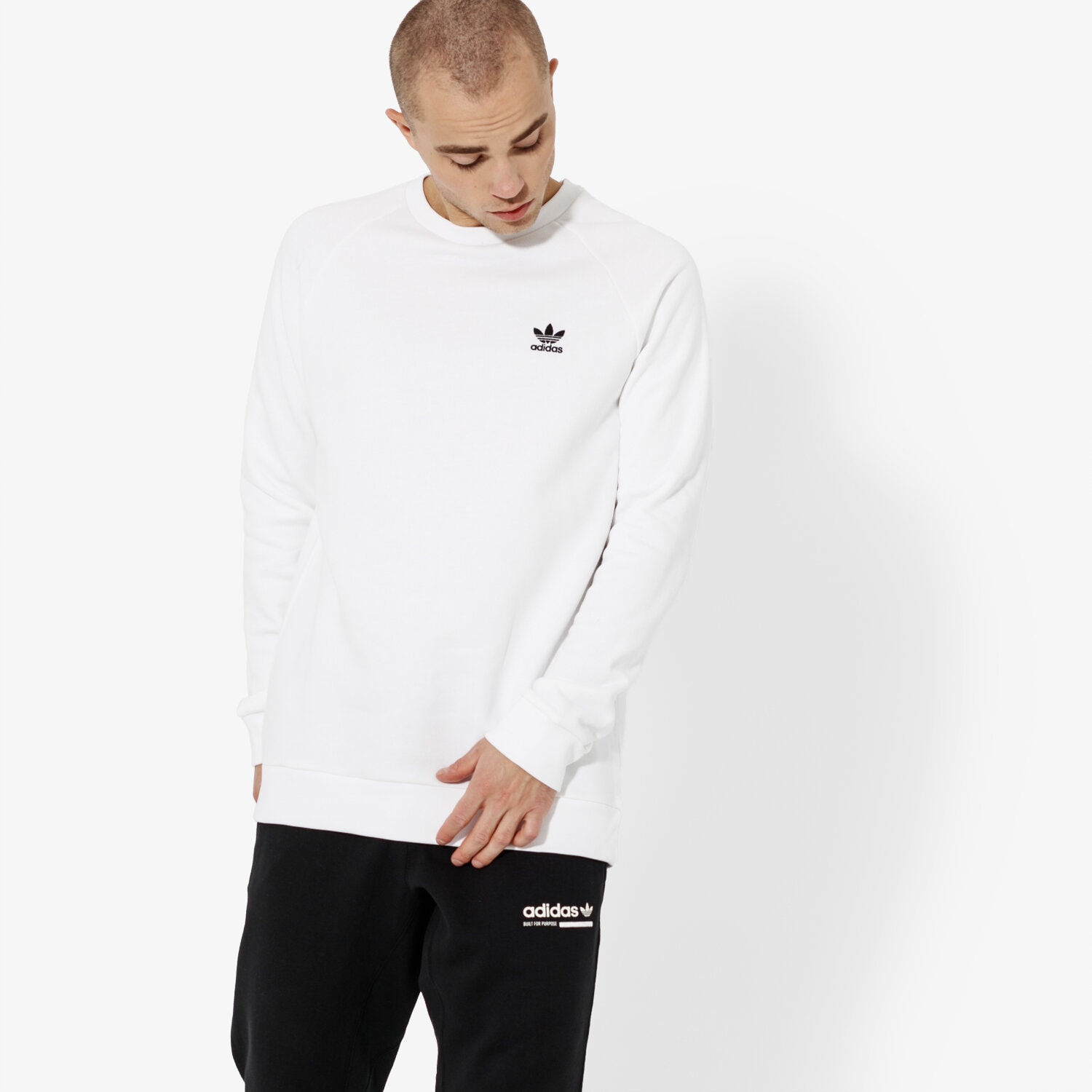 Bărbați bluză ADIDAS BLUZĂ ESSENTIAL CREW ADICOLOR DV1599 Alb