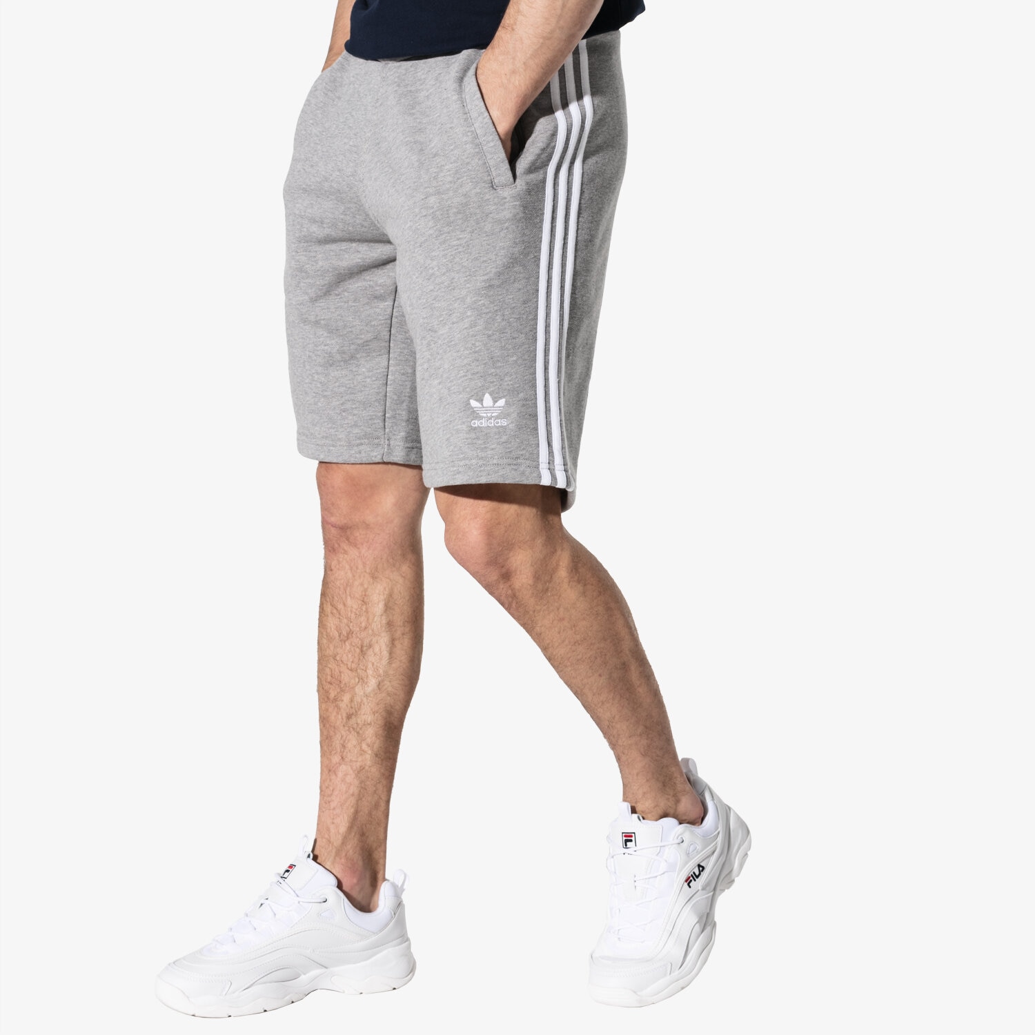 Femei pantaloni scurți ADIDAS PANTALONI SCURȚI 3-STRIPE SHORT ADICOLOR DH5803 Gri