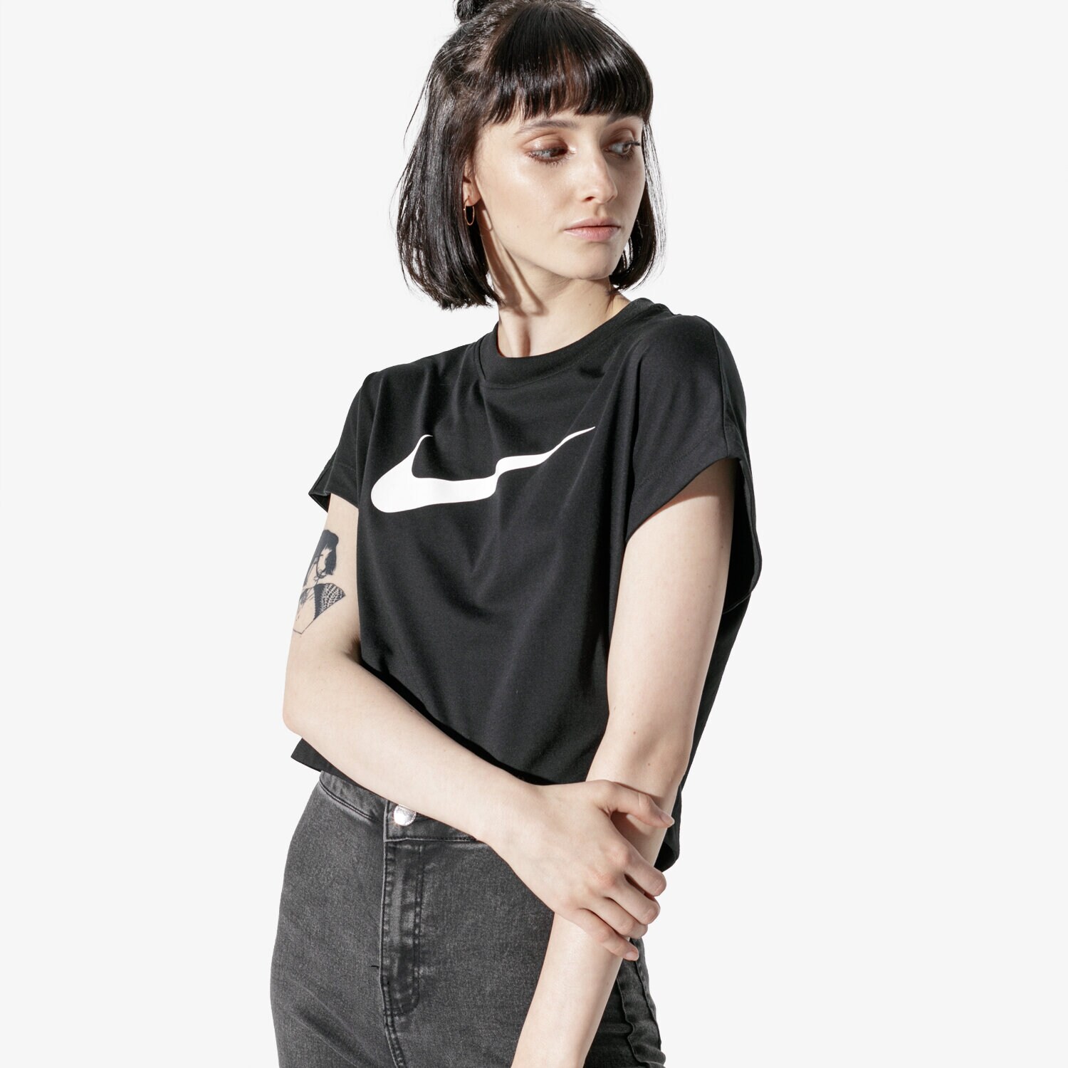 Femei tricou NIKE TOP W NSW SWSH TOP CROP SS SPORTSWEAR AR3064-010 Negru