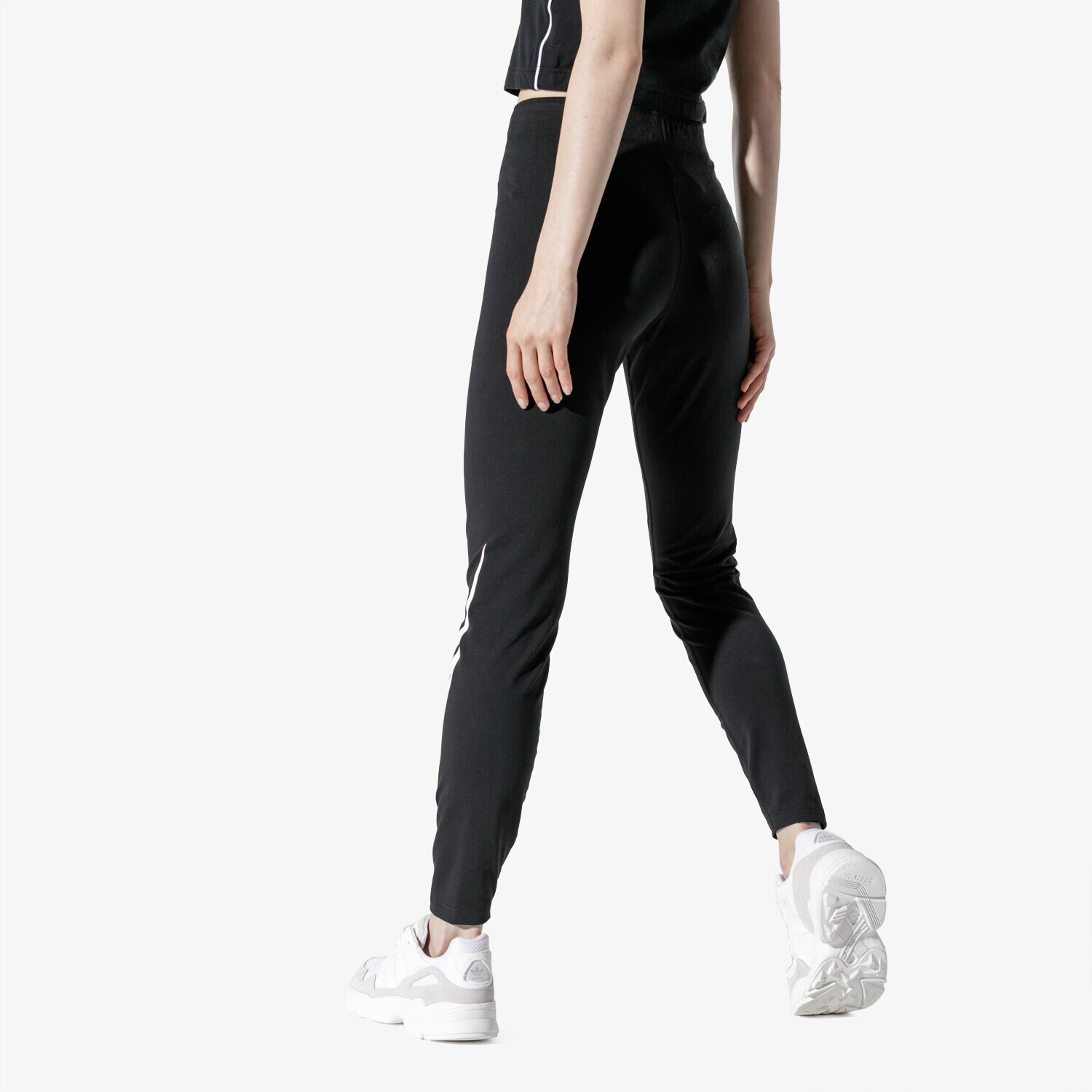 Femei pantaloni NIKE COLANȚI W NSW LEGASEE LGGNG SWOOSH AR3509-011 Negru