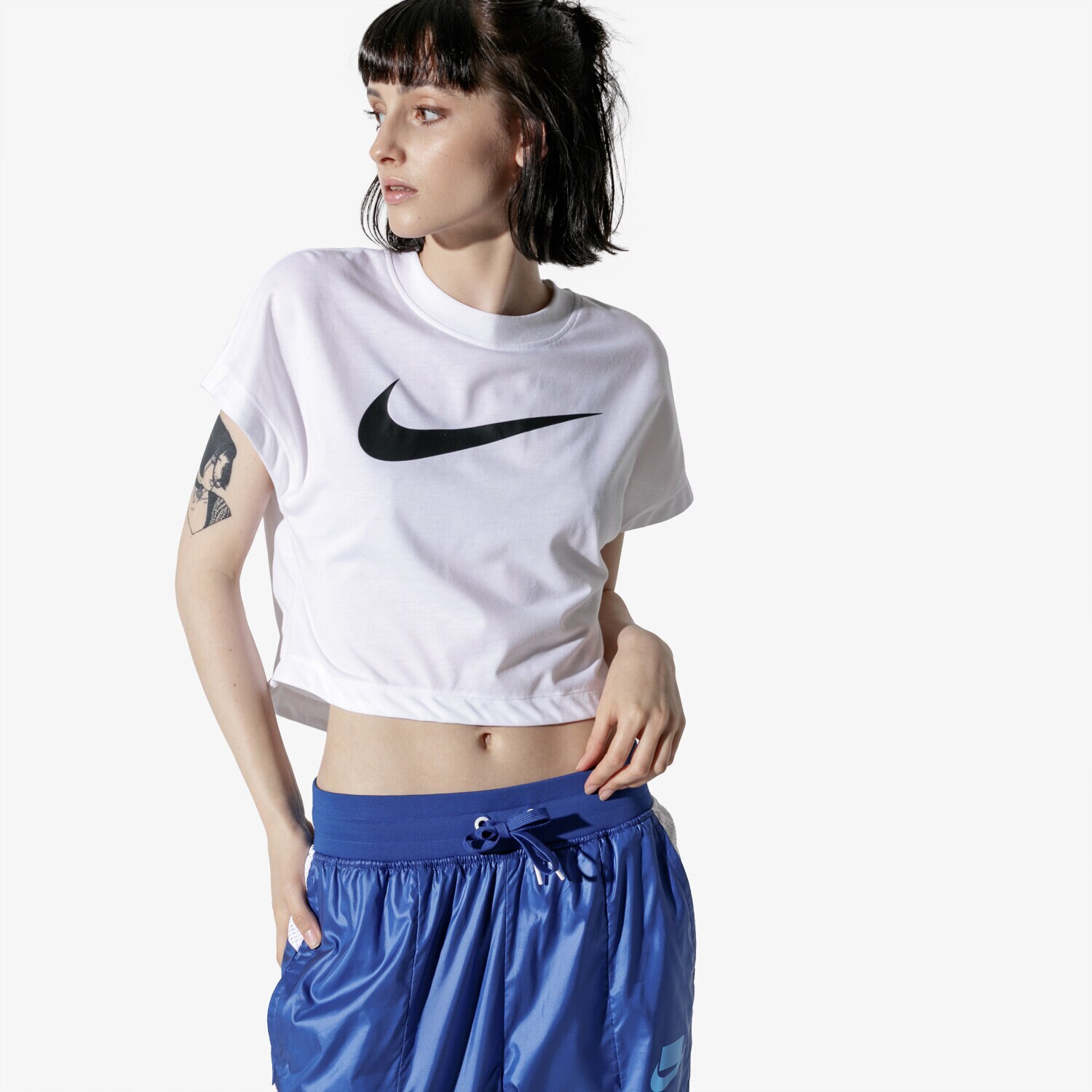 Femei tricou NIKE TOP W NSW SWSH TOP CROP SS AR3064-100 Alb