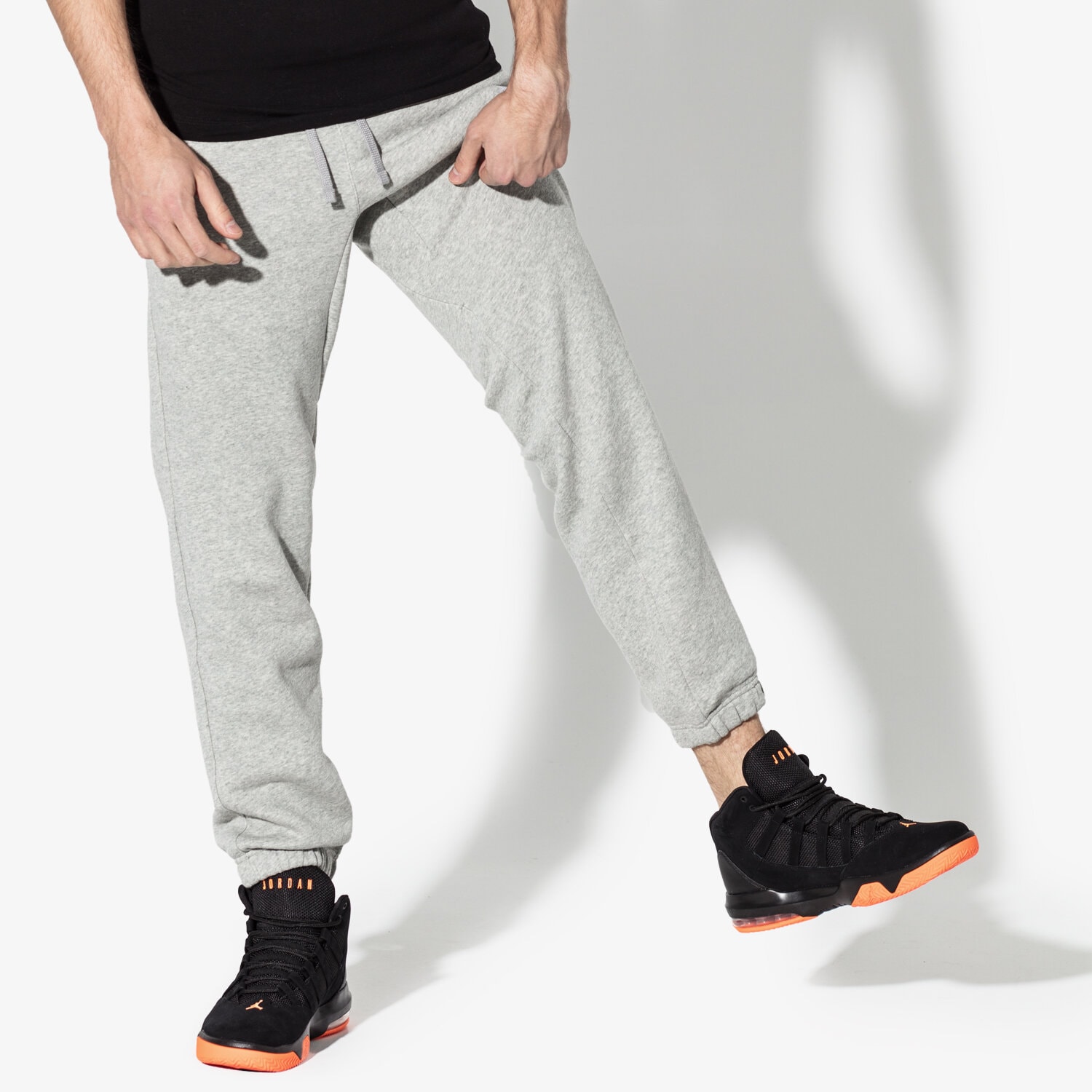 Bărbați pantaloni NIKE PANTALONI  M NSW PANT CF FLC CLUB 804406-063 Gri