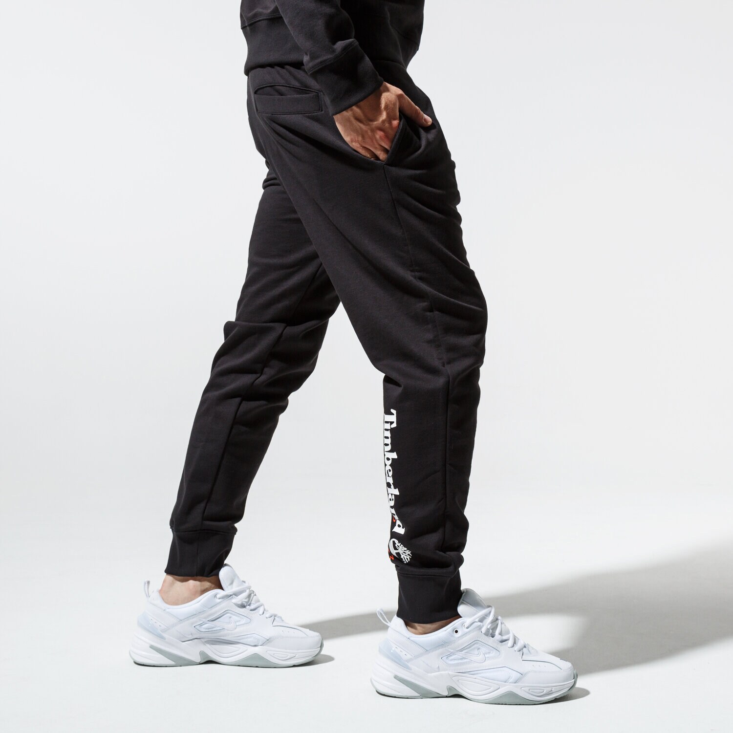 Bărbați pantaloni TIMBERLAND PANTALONI  CORE ESTABLISHED 1973 TB0A1Z2Q0011 Negru