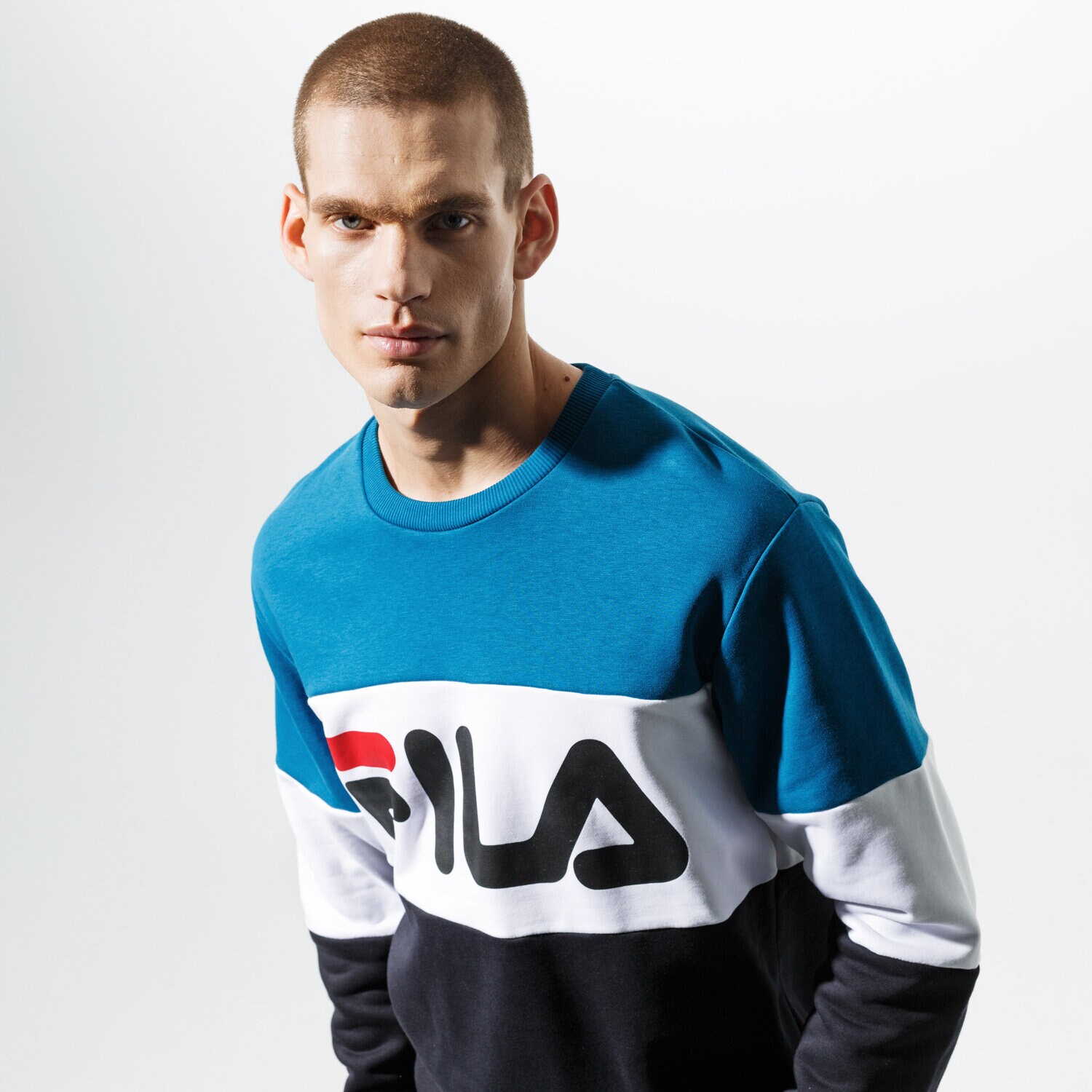 Bărbați bluză FILA BLUZĂ STRAIGHT BLOCKED CREW 681255A216 Albastru