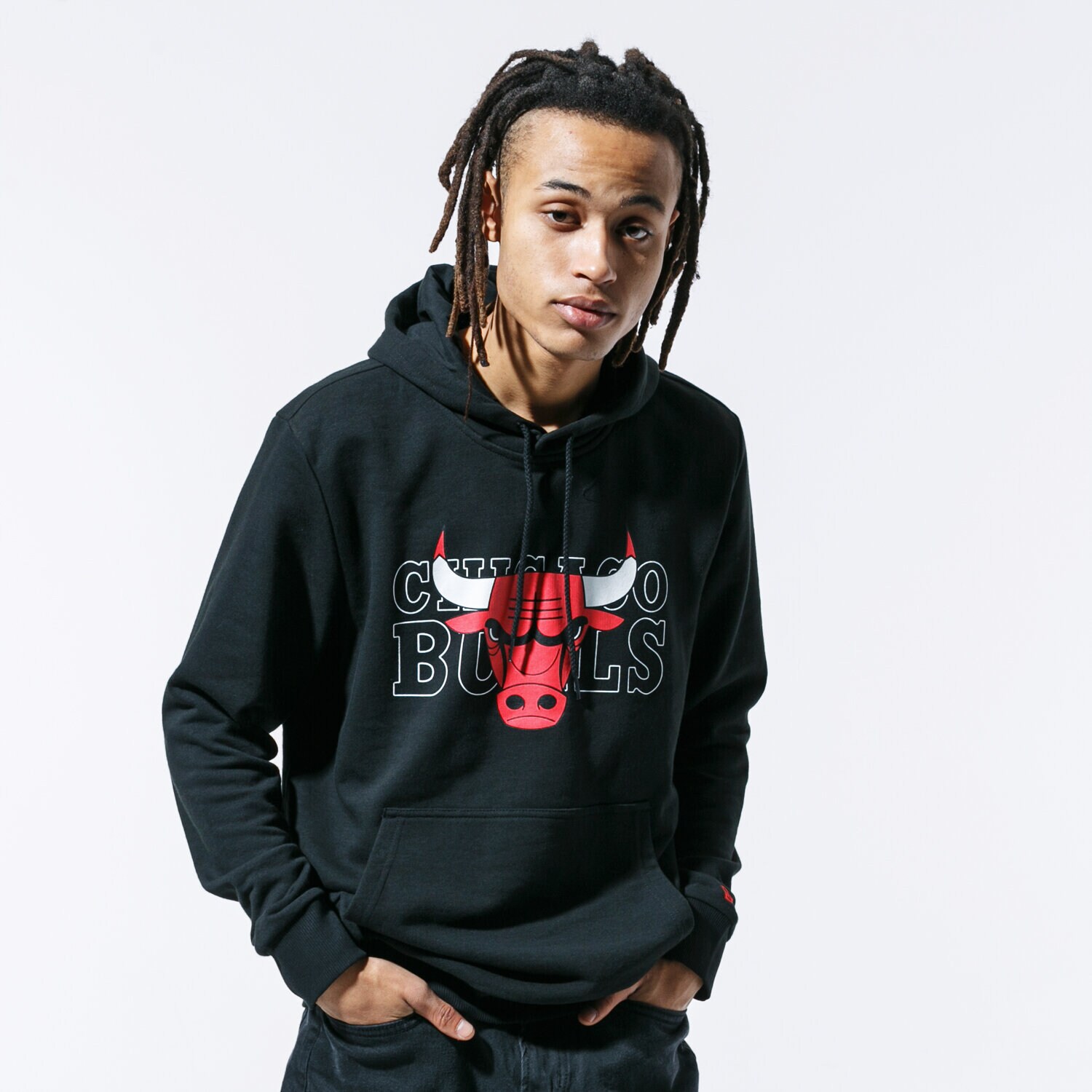 Bărbați bluză NEW ERA BLUZĂ NBA GRAPHIC OVERLAP HOODY CHIBUL BLK 12033467 Negru