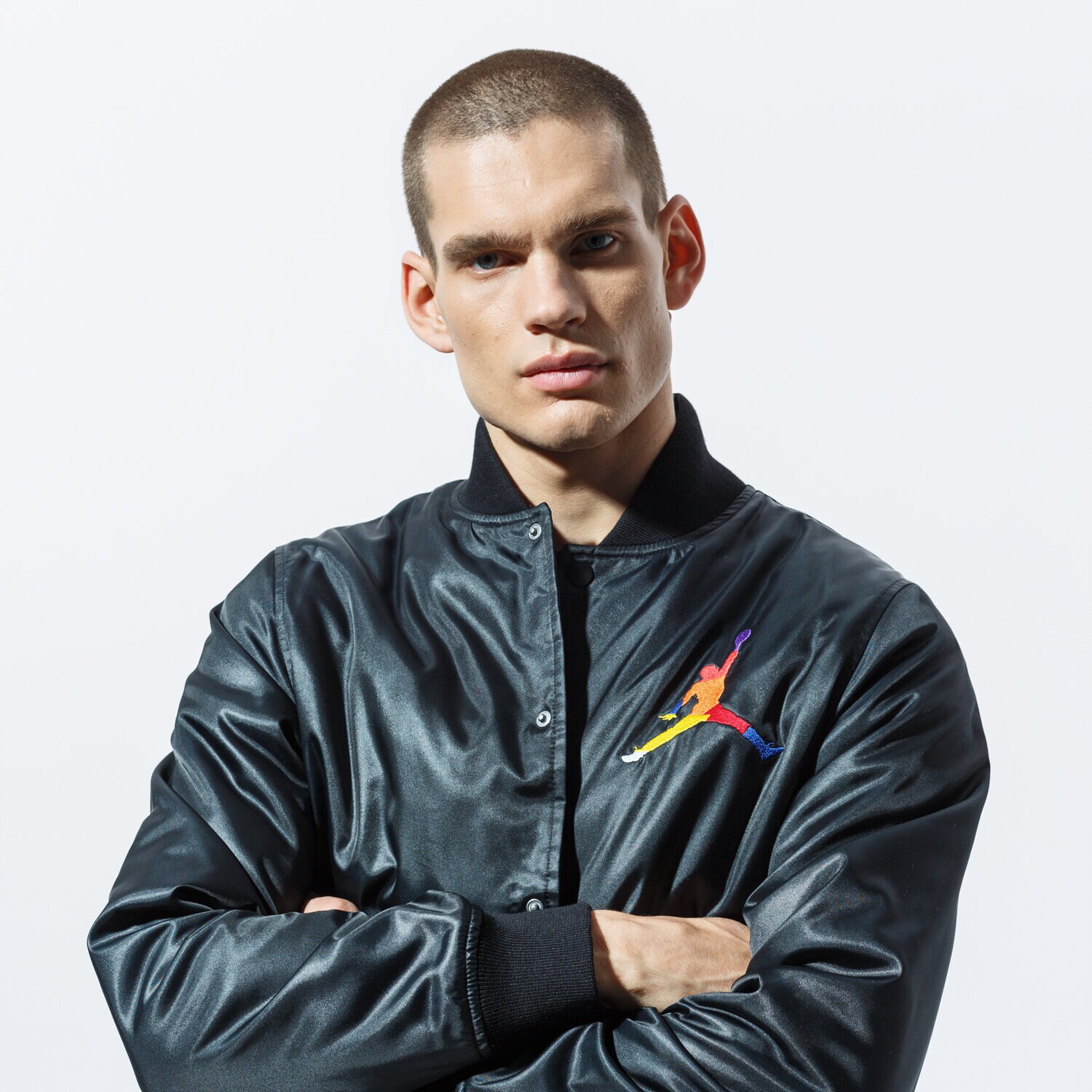 Bărbați eacă de iarnă JORDAN JACHETĂ M J SPRT DNA HBR SATIN JKT AV0112-010 Negru