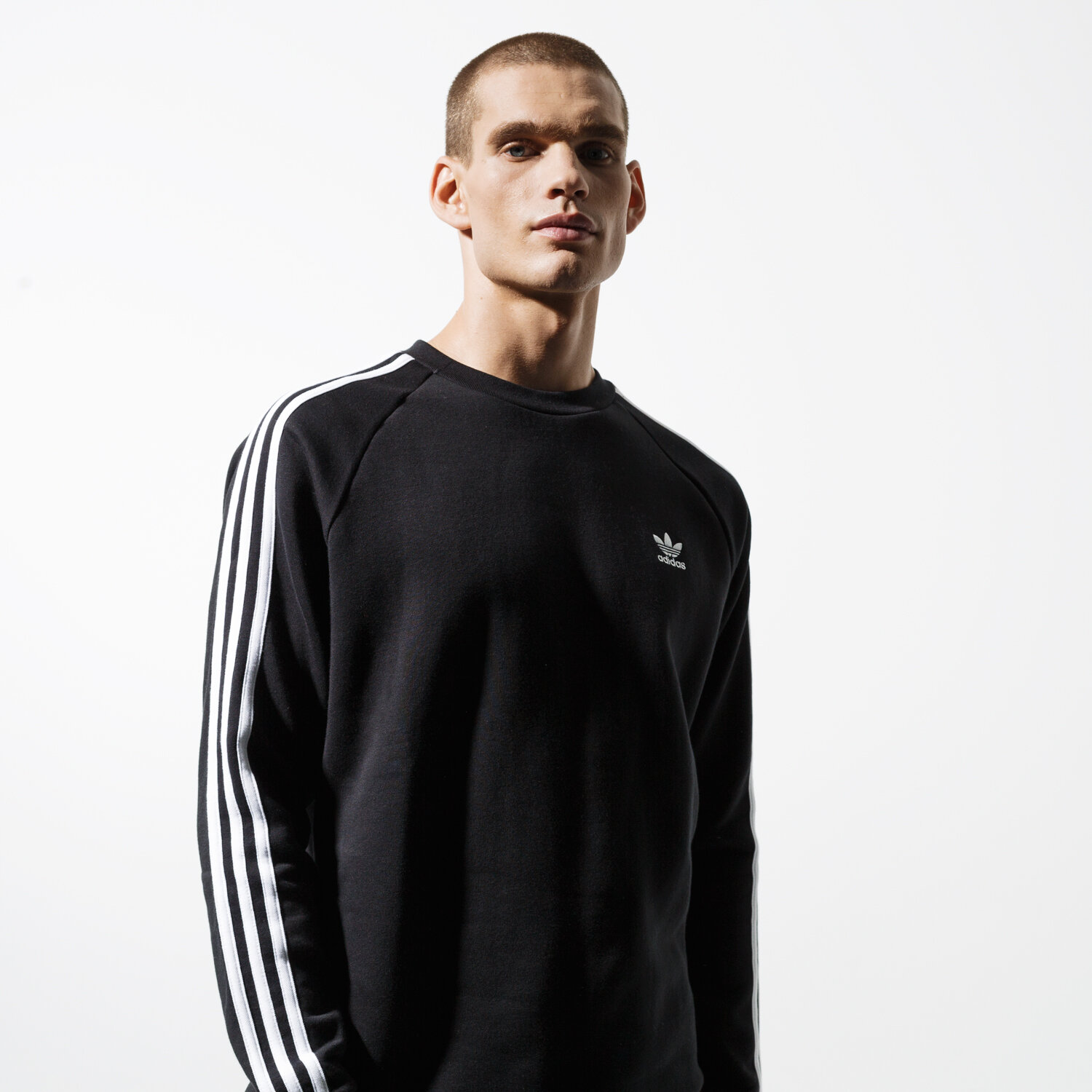 Bărbați bluză ADIDAS BLUZĂ 3-STRIPES CREW DV1555 Negru
