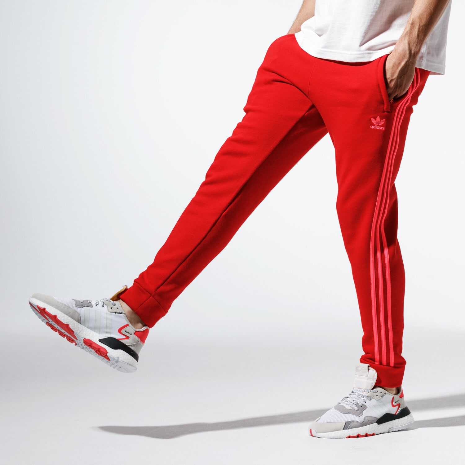 Bărbați pantaloni ADIDAS PANTALONI  3-STRIPES PANT EJ9694 Roșu