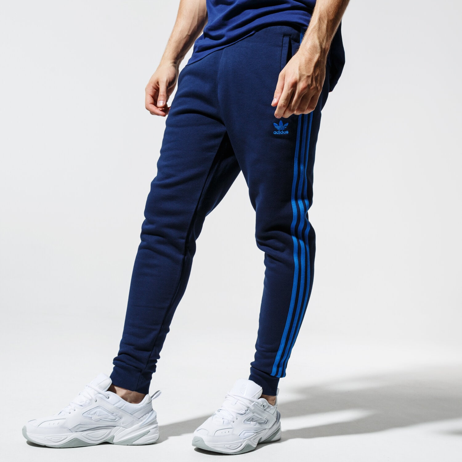 Bărbați pantaloni ADIDAS PANTALONI 3-STRIPES PANT EK0263 Bleumarin