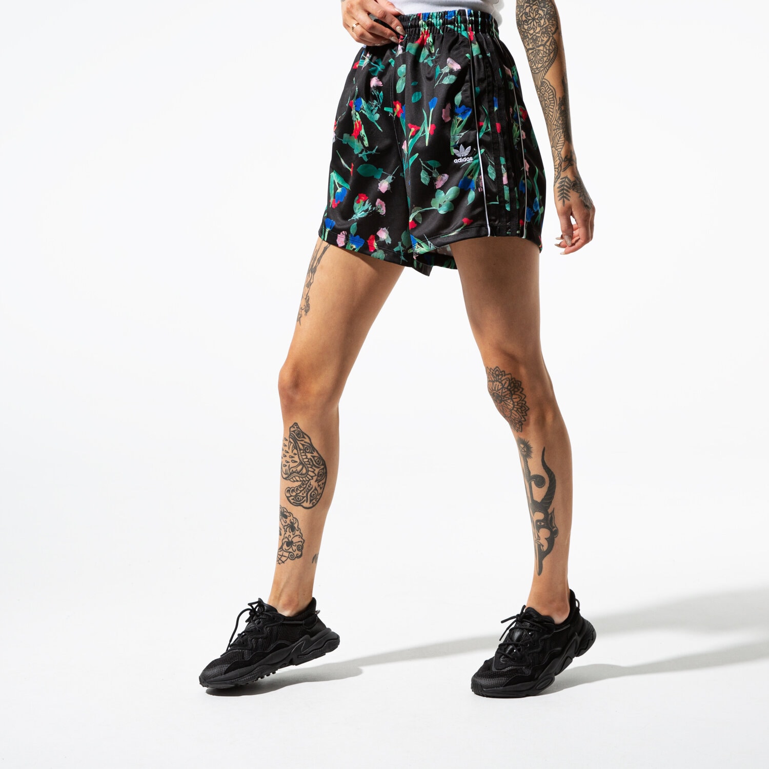 Femei pantaloni scurți ADIDAS PANTALONI SCURȚI BELLISTA SHORTS EC1873 Mulicolor