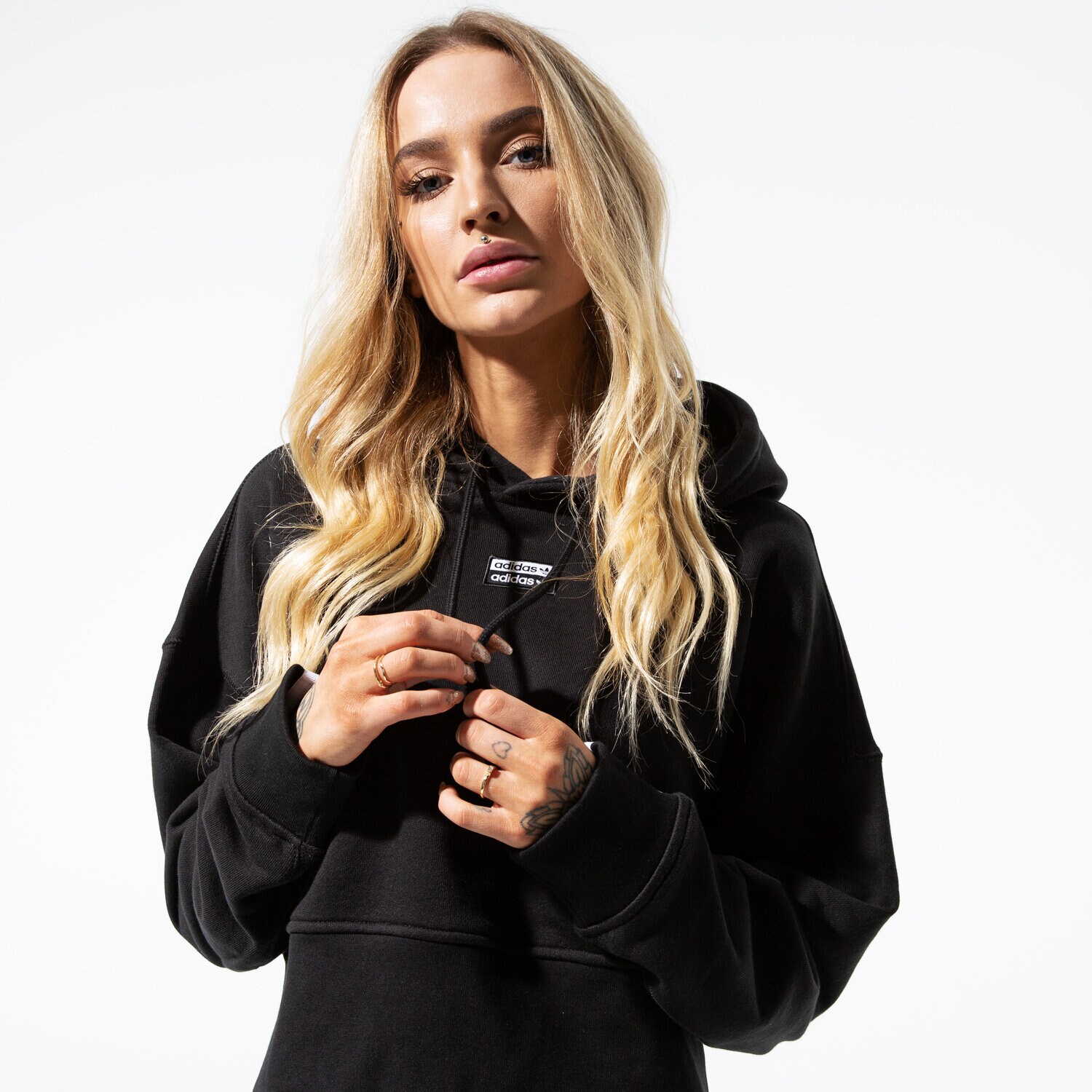 Femei bluză ADIDAS BLUZĂ VOCAL CROP HOOD EJ8537 Negru