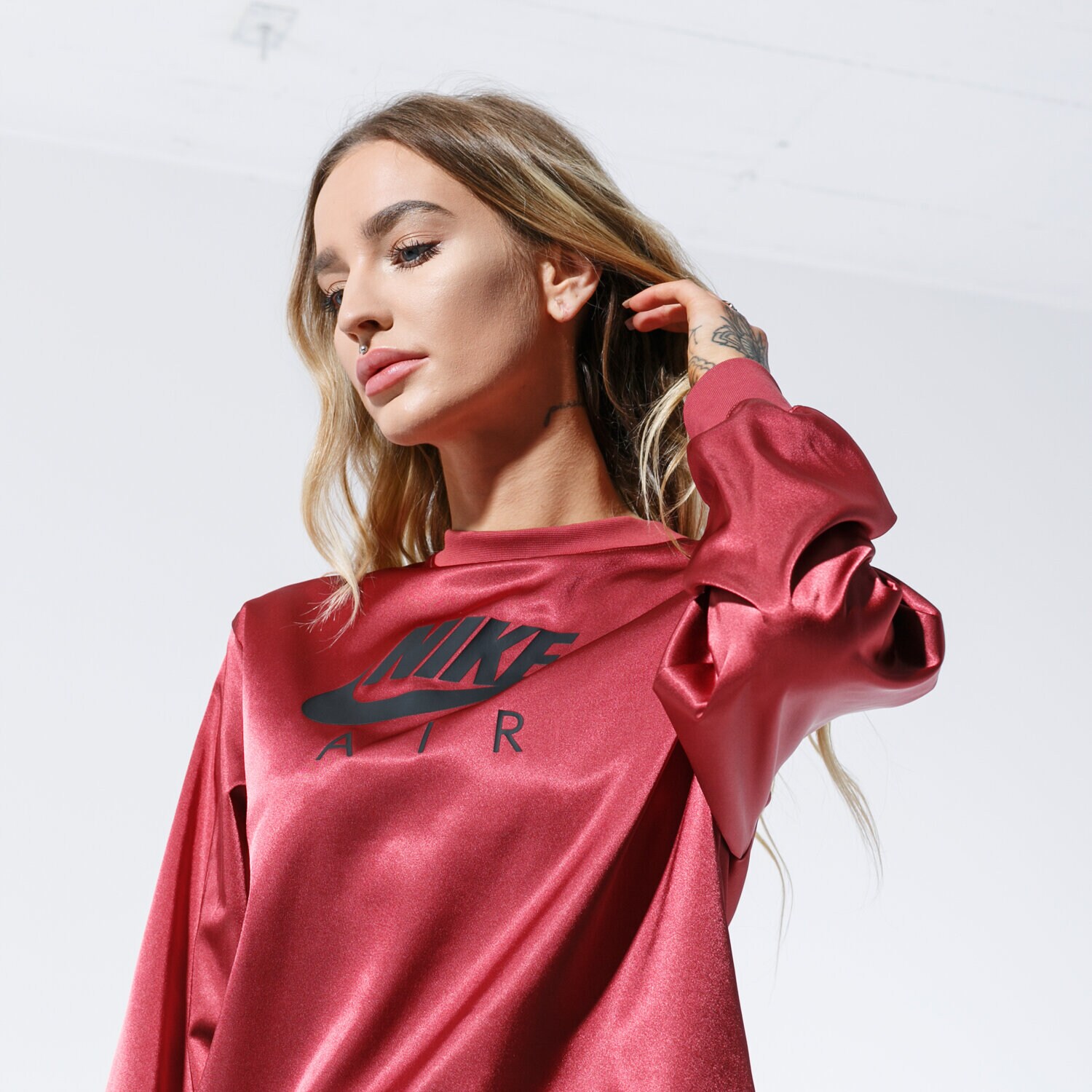 Femei bluză NIKE BLUZĂ W NSW AIR CREW SATIN BV5130-661 Bordo