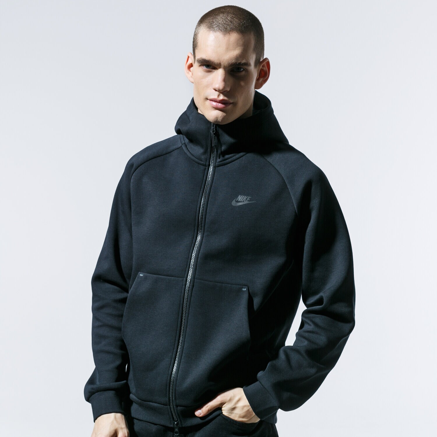 Bărbați bluză NIKE BLUZĂ CU GLUGĂ M NSW PE HOODIE FZ WINTER BV3701-010 Negru